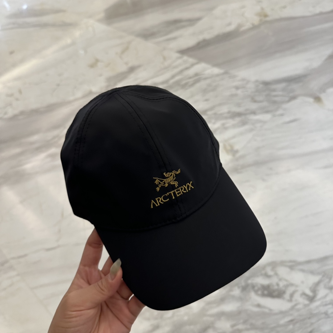 

始祖鸟 新款高版本速干面料棒球帽，大牌同步，超好搭配，出货！