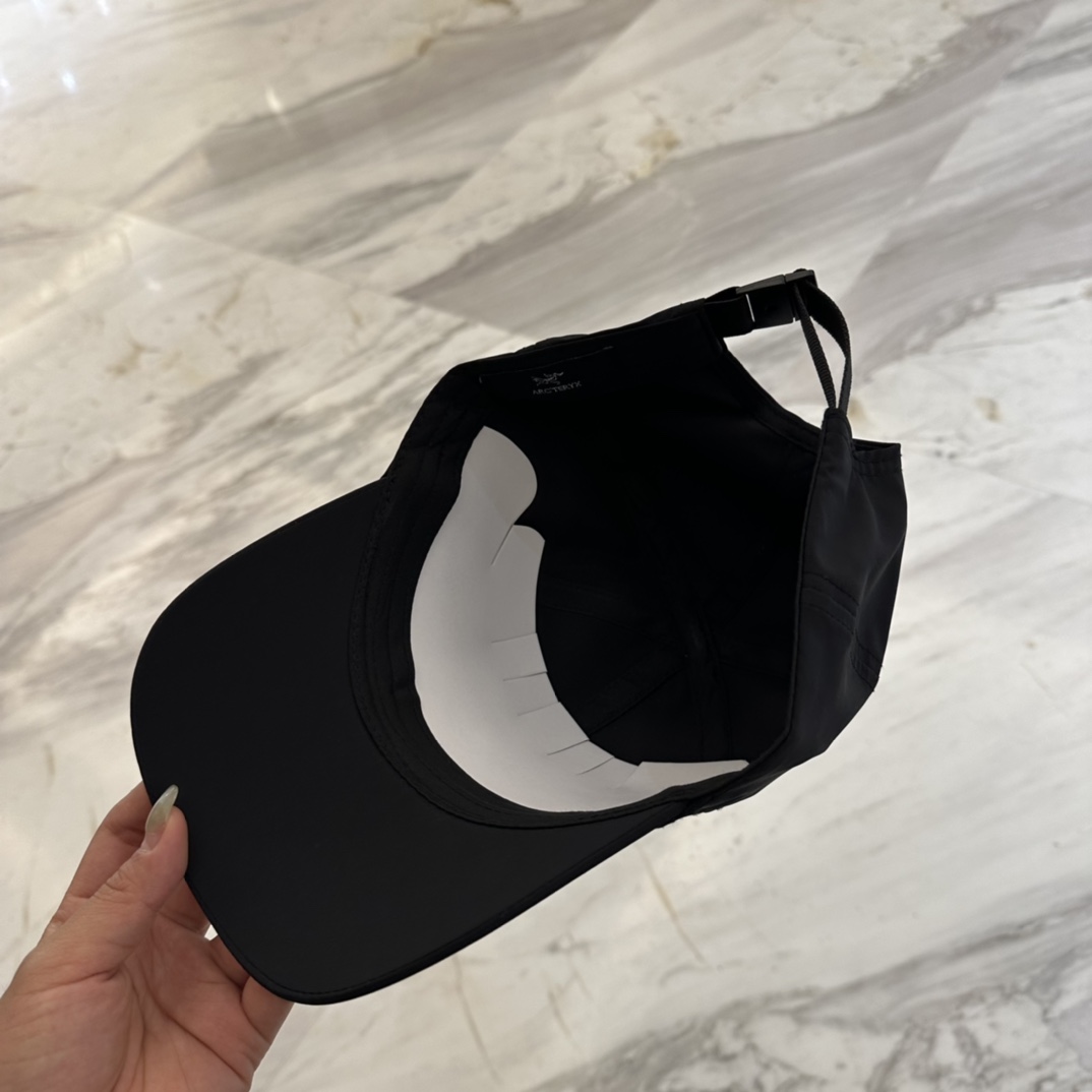 

始祖鸟 新款高版本速干面料棒球帽，大牌同步，超好搭配，出货！