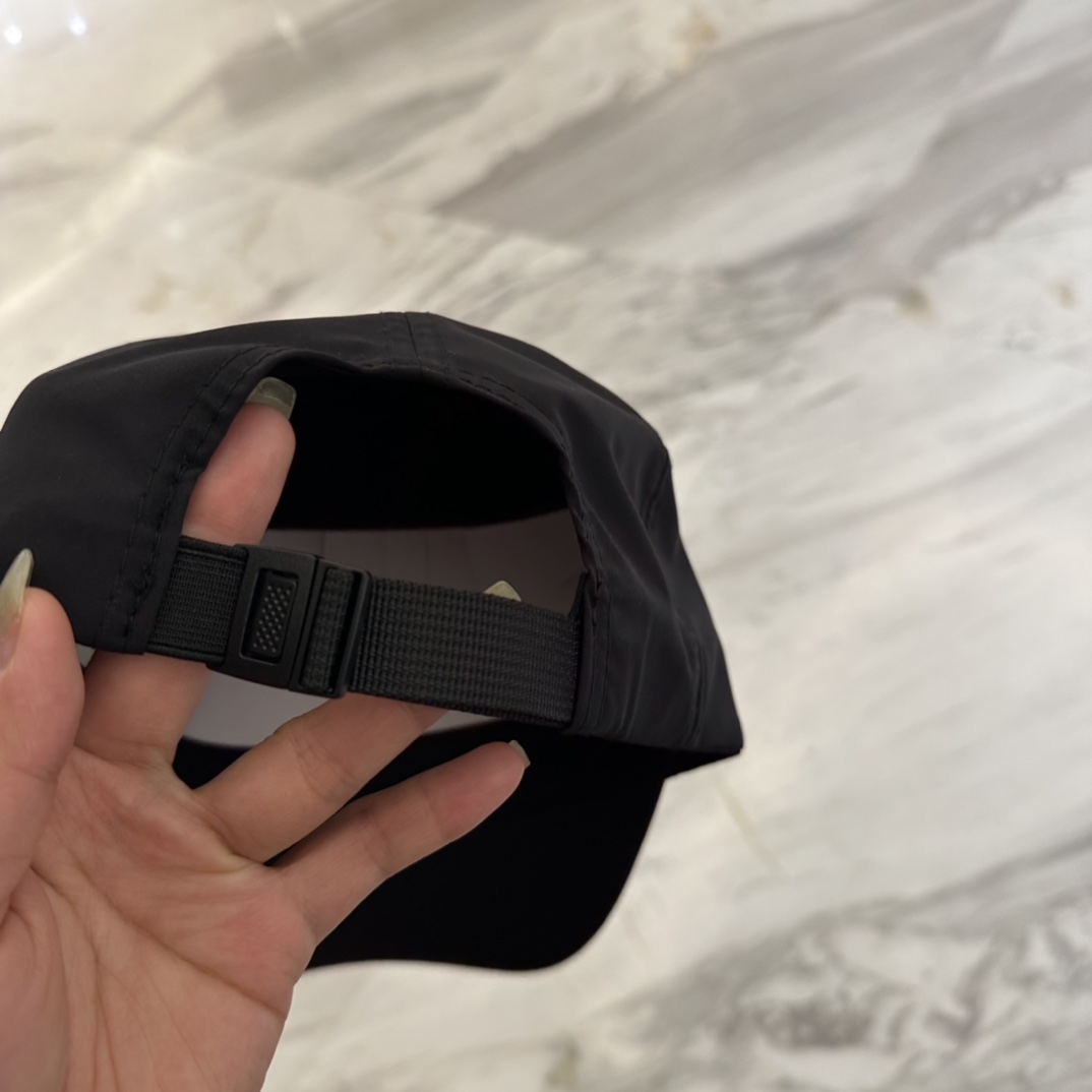 

始祖鸟 新款高版本速干面料棒球帽，大牌同步，超好搭配，出货！