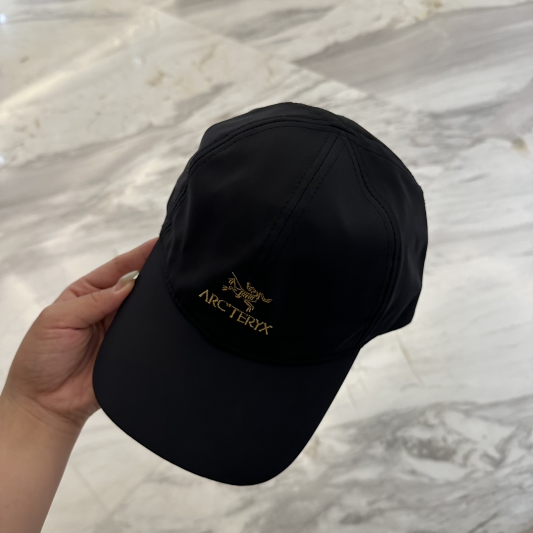 

始祖鸟 新款高版本速干面料棒球帽，大牌同步，超好搭配，出货！