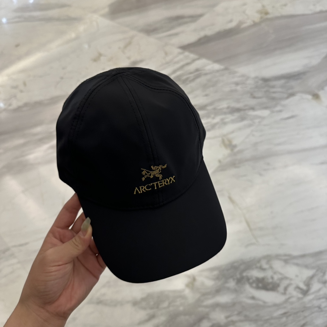 

始祖鸟 新款高版本速干面料棒球帽，大牌同步，超好搭配，出货！