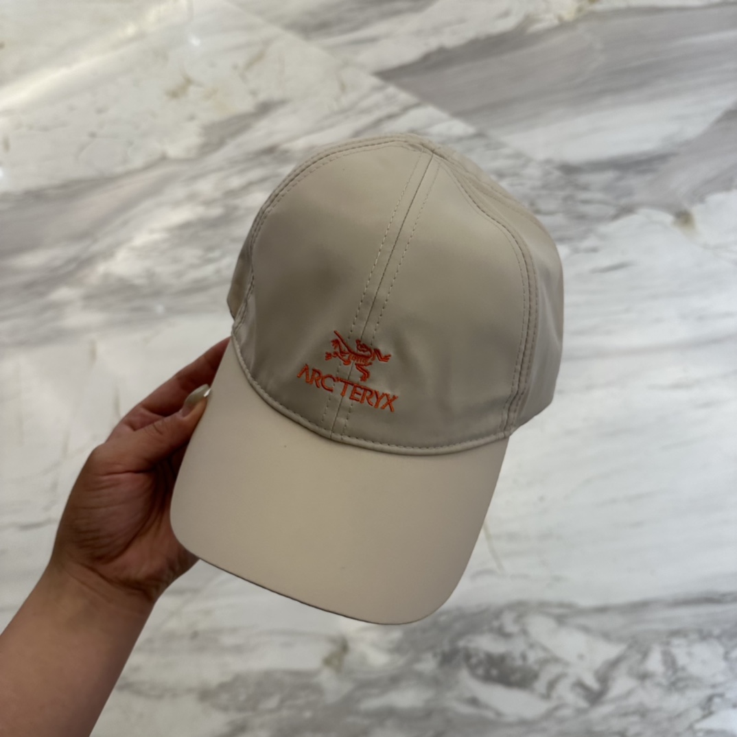 

始祖鸟 新款高版本速干面料棒球帽，大牌同步，超好搭配，出货！