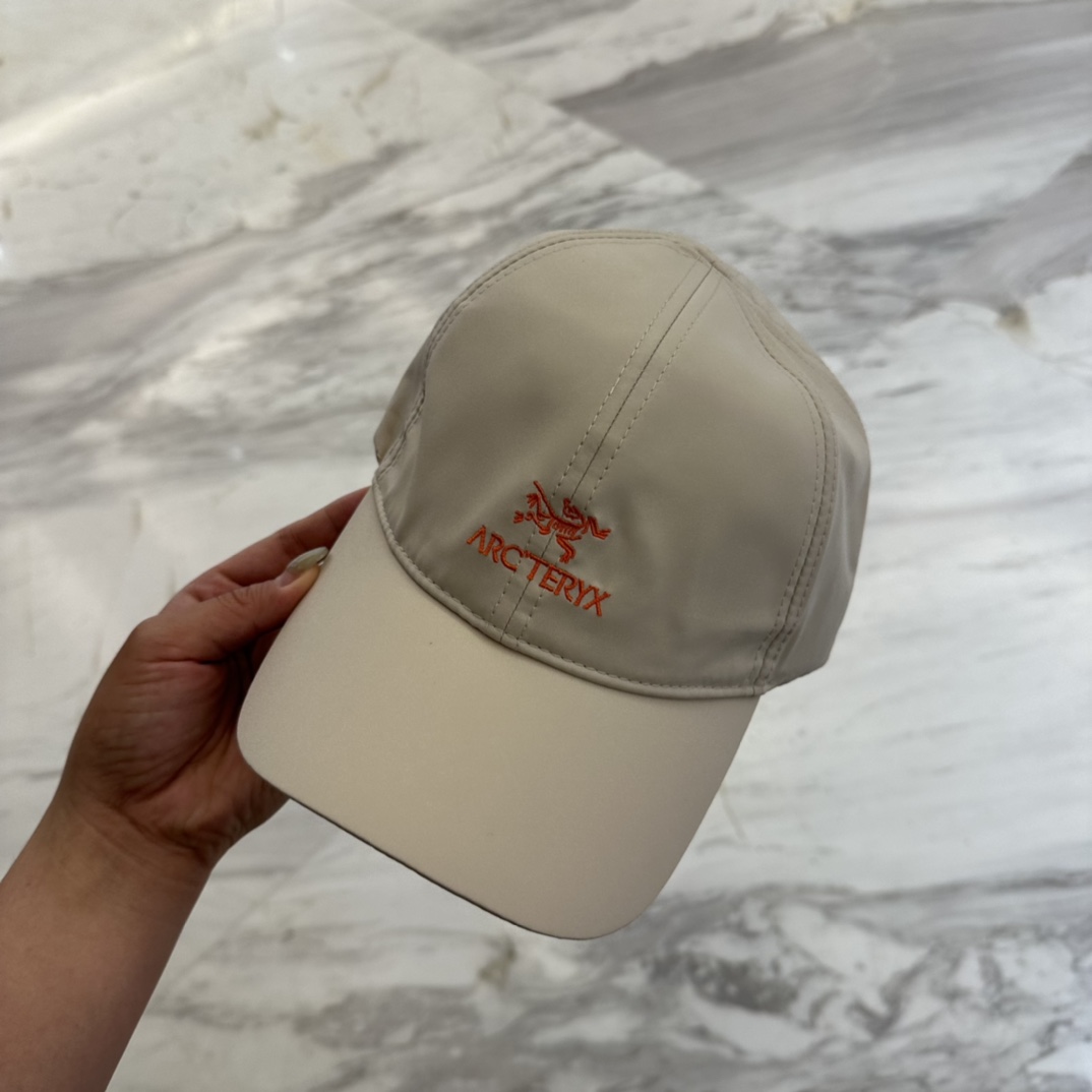 

始祖鸟 新款高版本速干面料棒球帽，大牌同步，超好搭配，出货！