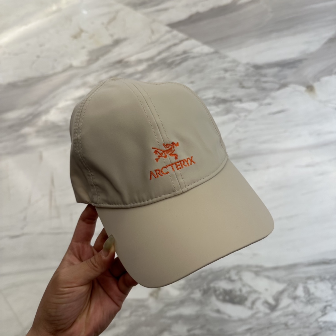 

始祖鸟 新款高版本速干面料棒球帽，大牌同步，超好搭配，出货！