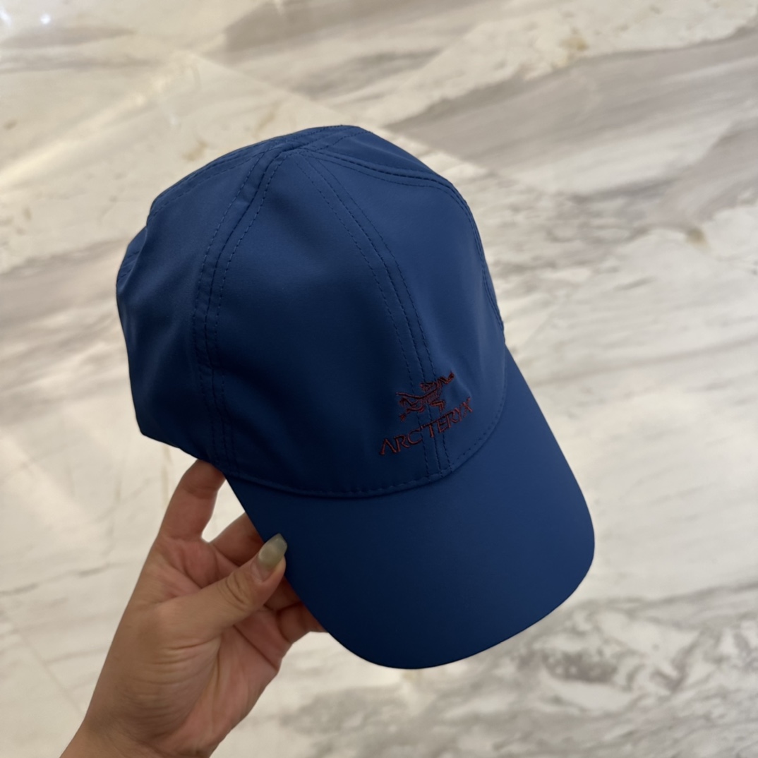 

始祖鸟 新款高版本速干面料棒球帽，大牌同步，超好搭配，出货！