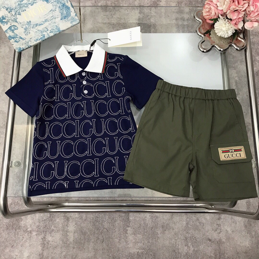 NO:338166,[Spot delivery] GUCC*~ Limited series [Small lapel Polo shirt ultra-thin soft shorts] soft and delicate exquisite style High-density solid color small lapel design with comprehensive bright thread exquisite embroidery logo Ultra-thin ice silk shorts with double GG logo showing elegance and handsomeness, soft and comfortable, skin-friendly and not tied, excellent upper body effect size--120-130-140-150 [CM] Counter packaging 70, clothes, gucci, shorts,19860909【现货发】   GUCC*～限定系列【小翻领Polo衫超薄柔软短裤】柔软细腻 精致款 高密度纯色系小翻领设计搭配全面明线精致刺绣logo 超薄冰丝感短裤搭配双GG章标logo 尽显优雅跟帅气 柔顺舒适 亲肤不扎 上身效果极好  size尺码--120-130-140-150【CM】 专柜包装70,衣服,gucci,shorts,,Children's