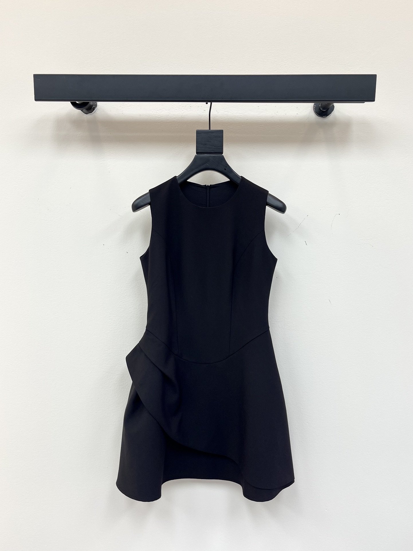 NO:431300,High-version niche spring and summer new Hepburn irregular flower bud dress sleeveless splicing The skirt design is particularly pure and energetic. Super heavy industry model. The waist is slimming and any figure can control the upper body. The upper body is a sweet and lovely age-reducing girl SML, skirts, alexander wang19860909高版本小众春夏新款赫本不规则花苞连衣裙 无袖拼接 裙摆设计特别清纯活力 超级重工的款 版型收腰显瘦任何身材都能驾驭 上身就是甜美可人的减龄少女SML,,skirts,alexander wang,Women's clothing