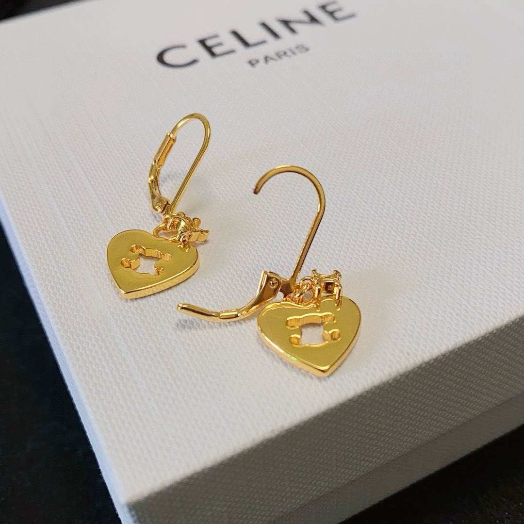 ¥50
小红书推荐最新爆款💥Celine赛琳凯旋门镂空爱心耳钩耳钉😍 赛琳已经自成一股流行元素,持续为女性诠释优雅、创造时尚,Celine家的饰品风格绝对代表了一种新的生活方式,就像此款耳环,跟服饰之间的和谐搭配性是非常凸出的,让华丽与自在共存,优雅但绝不会感到束缚💙💙💙