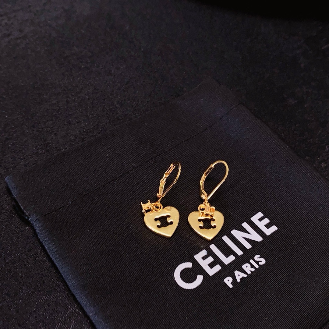 ¥50
小红书推荐最新爆款💥Celine赛琳凯旋门镂空爱心耳钩耳钉😍 赛琳已经自成一股流行元素,持续为女性诠释优雅、创造时尚,Celine家的饰品风格绝对代表了一种新的生活方式,就像此款耳环,跟服饰之间的和谐搭配性是非常凸出的,让华丽与自在共存,优雅但绝不会感到束缚💙💙💙