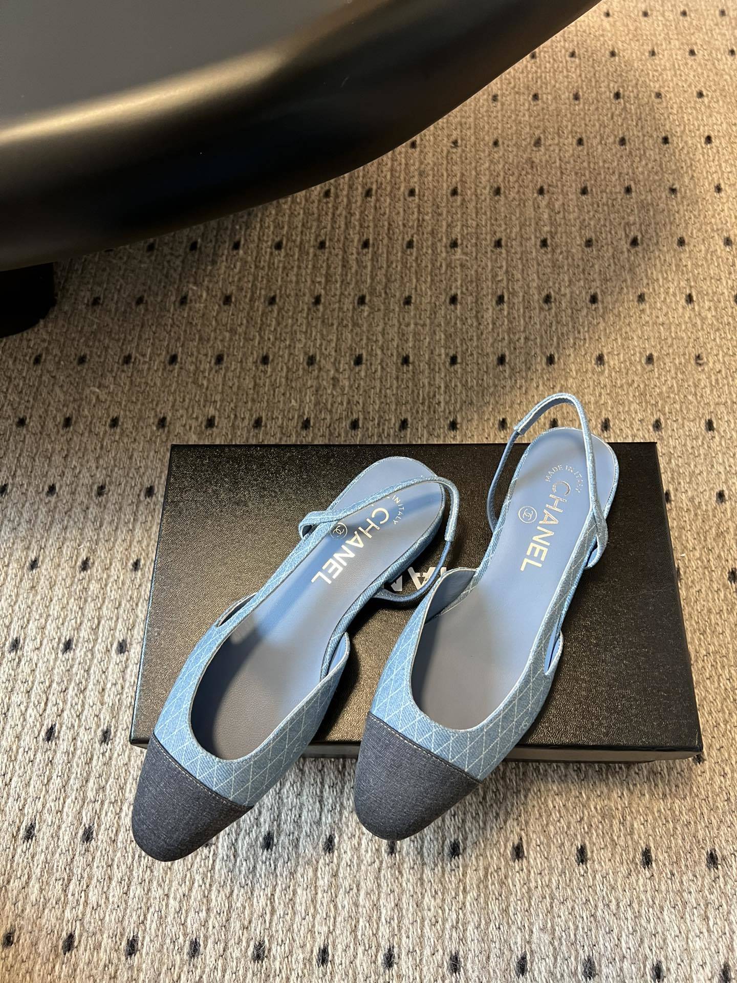 Chane*25ss 春夏芭蕾舞鞋
宛如女神脖子上的项链,上脚包裹性非常好,上脚跟显瘦,真的是超级