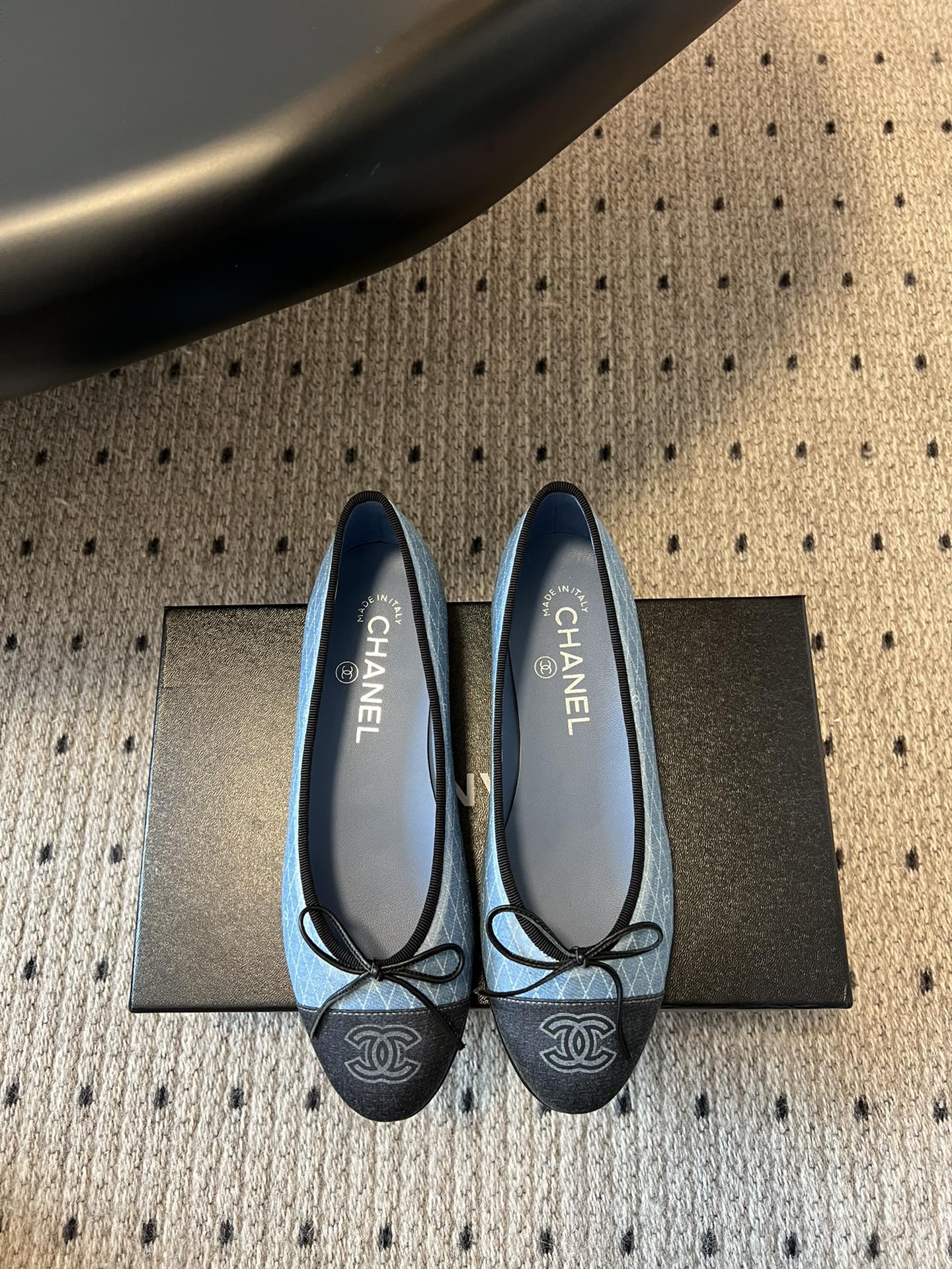 
Chane*25ss 春夏芭蕾舞鞋 

宛如女神脖子上的项链，上脚包裹性非常好，上脚跟显瘦，真的是超级