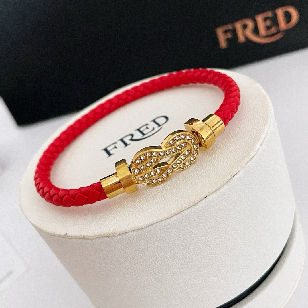 Classic Red Rope Bracelet: Custom 18-K Plated Internet Reds for Couples - 图片 3
