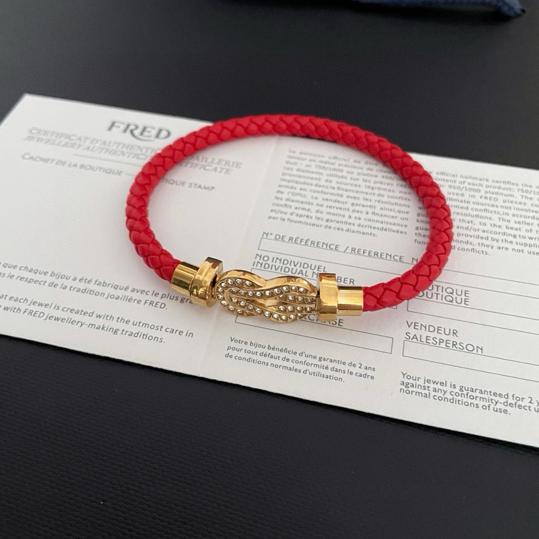 Classic Red Rope Bracelet: Custom 18-K Plated Internet Reds for Couples - 图片 2