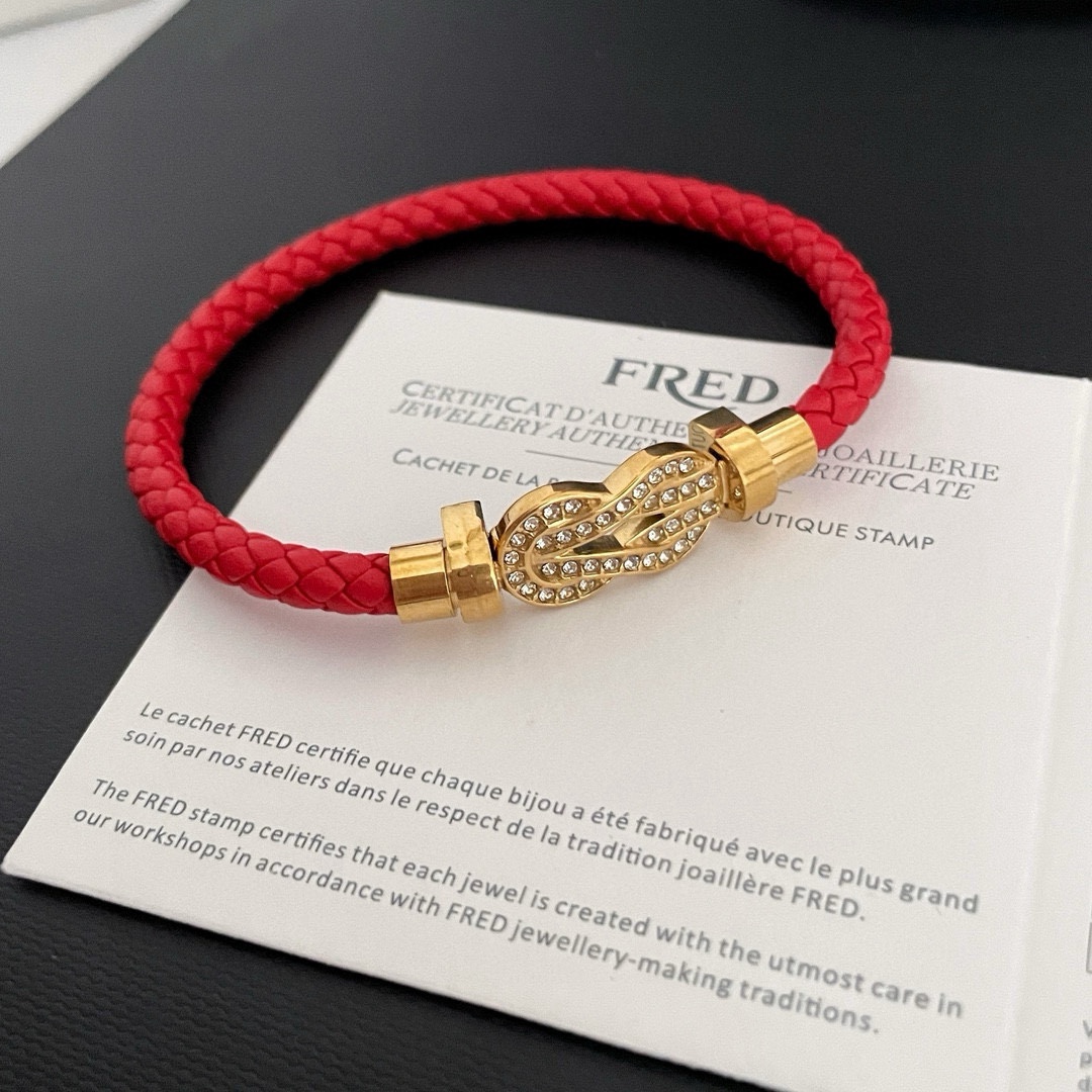 Classic Red Rope Bracelet: Custom 18-K Plated Internet Reds for Couples - 图片 4