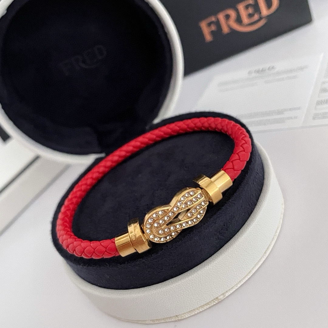 Classic Red Rope Bracelet: Custom 18-K Plated Internet Reds for Couples - 图片 5