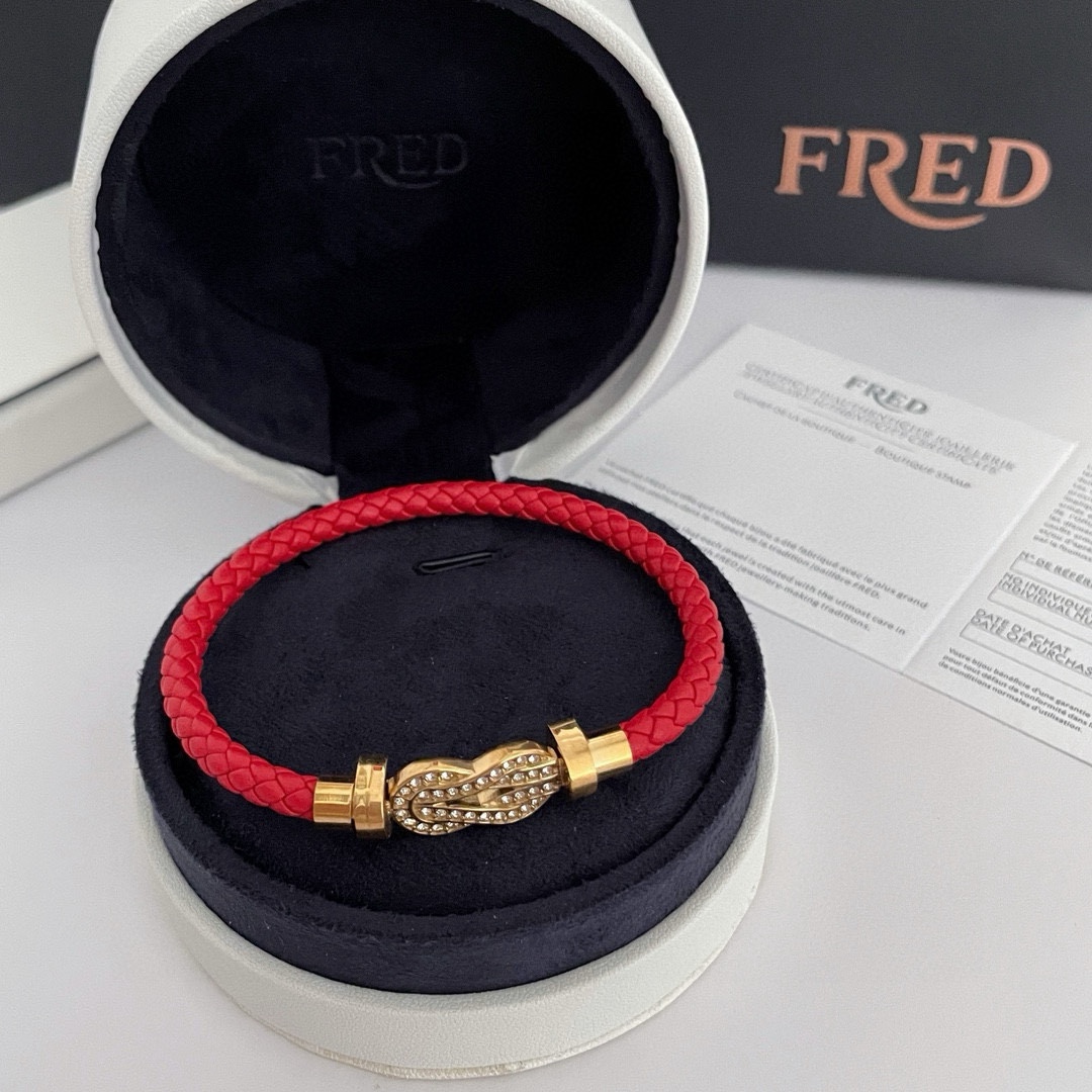 Classic Red Rope Bracelet: Custom 18-K Plated Internet Reds for Couples - 图片 6