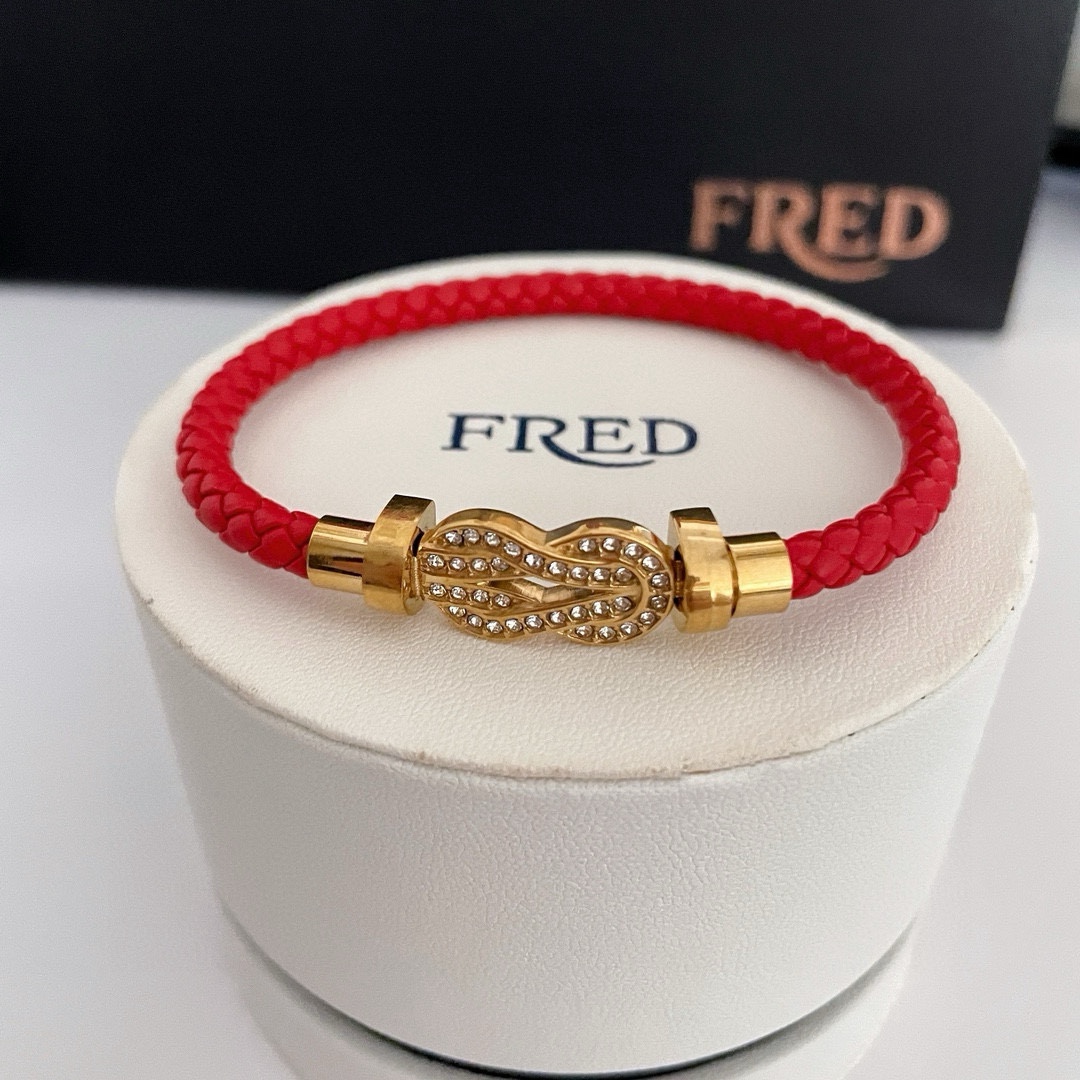 Classic Red Rope Bracelet: Custom 18-K Plated Internet Reds for Couples