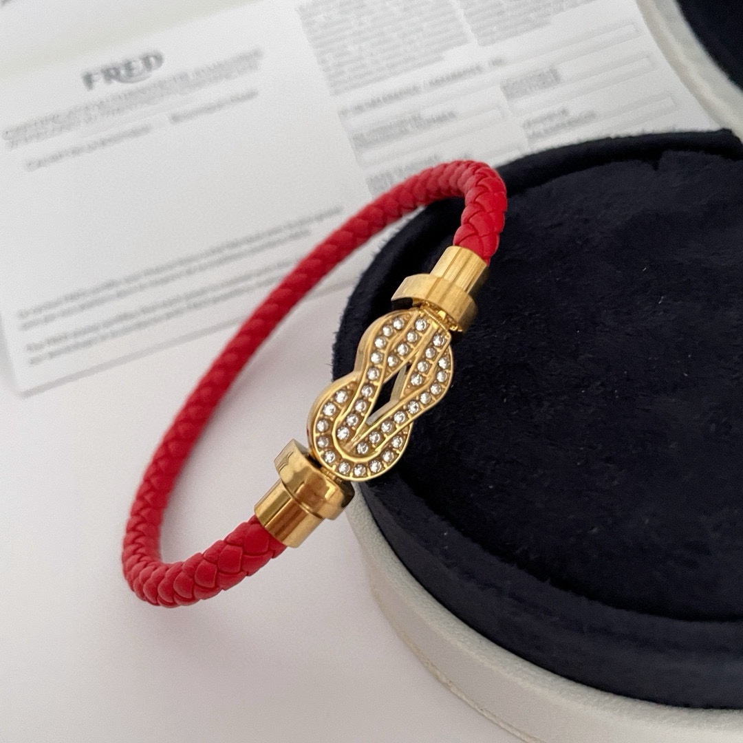 Classic Red Rope Bracelet: Custom 18-K Plated Internet Reds for Couples - 图片 7
