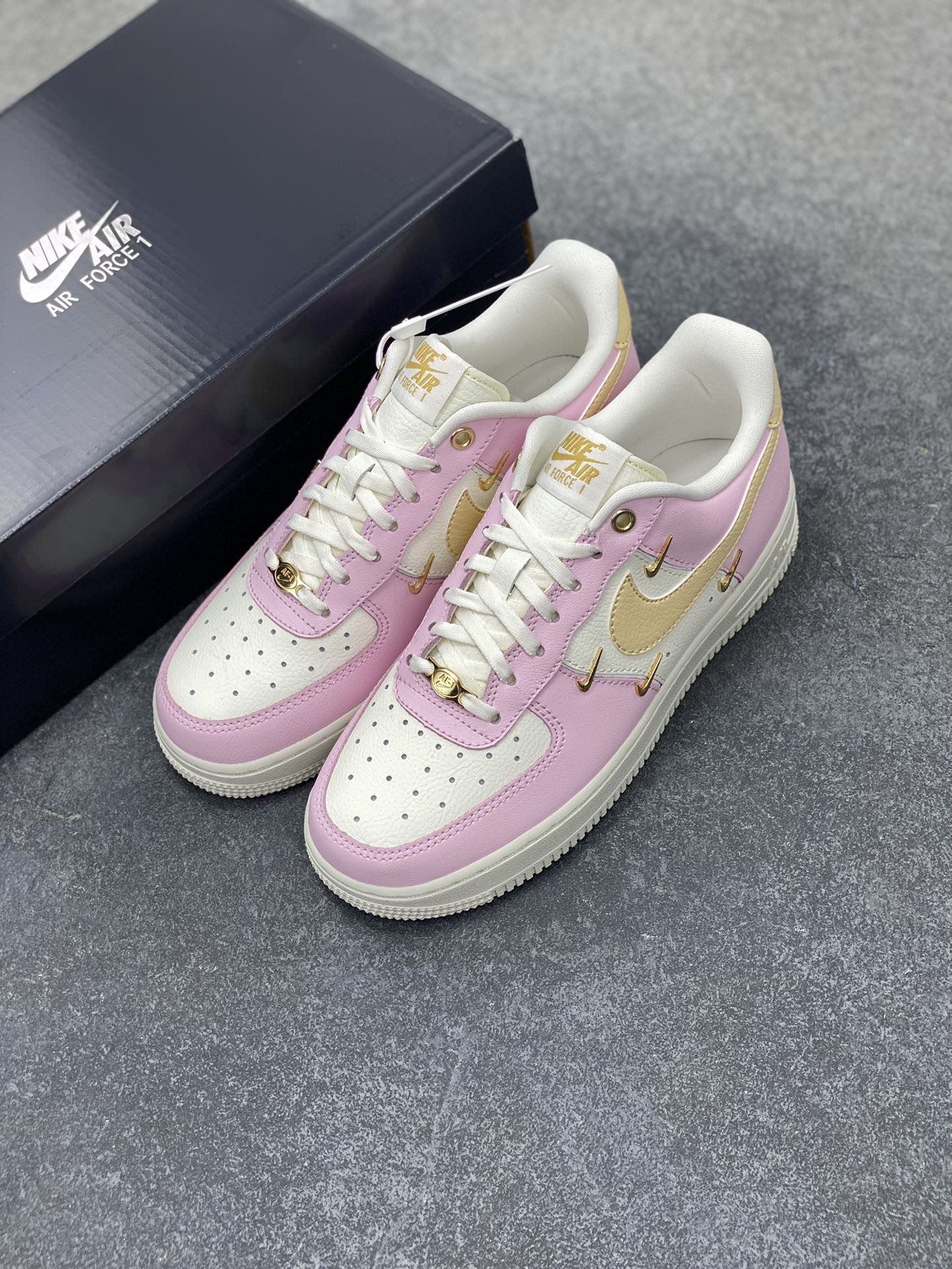 图片[8]-Air Force 1\’ 07 粉金 原楦头原纸板 打造纯正空军版型 专注外贸渠道 全掌内置蜂窝气垫 #原盒配件 原厂中底钢印、拉帮完美 货号：IB2574-600 尺码：35.5 36 36.5 37.5 38 38.5 39 40 40.5 41 42-选品中心