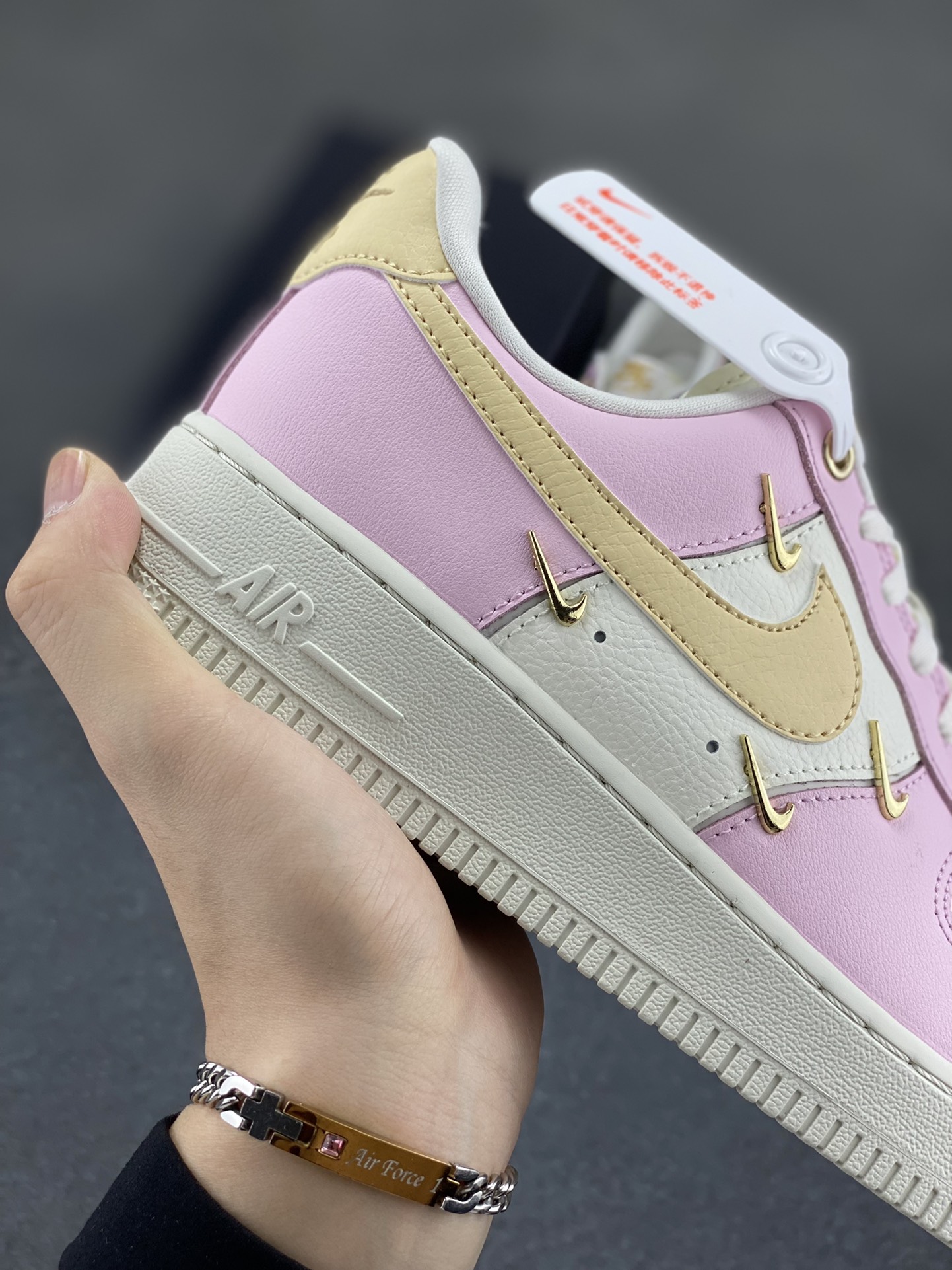 图片[6]-Air Force 1\’ 07 粉金 原楦头原纸板 打造纯正空军版型 专注外贸渠道 全掌内置蜂窝气垫 #原盒配件 原厂中底钢印、拉帮完美 货号：IB2574-600 尺码：35.5 36 36.5 37.5 38 38.5 39 40 40.5 41 42-选品中心