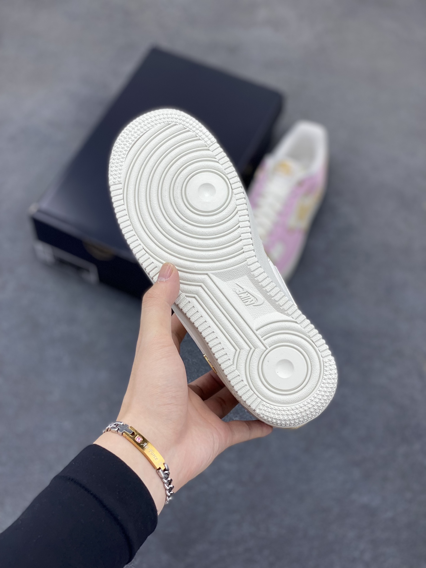 图片[5]-Air Force 1\’ 07 粉金 原楦头原纸板 打造纯正空军版型 专注外贸渠道 全掌内置蜂窝气垫 #原盒配件 原厂中底钢印、拉帮完美 货号：IB2574-600 尺码：35.5 36 36.5 37.5 38 38.5 39 40 40.5 41 42-选品中心