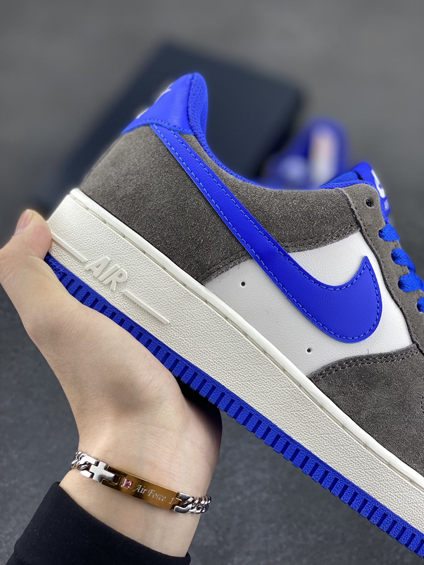 图片[6]-Nike Air Force 1 Low 灰白蓝 原楦头原纸板 打造纯正空军版型 专注外贸渠道 全掌内置蜂窝气垫 原盒配件 原厂中底钢印、拉帮完美 货号：FQ8714-200 尺码：36 36.5 37.5 38 38.5 39 40 40.5 41 42 42.5 43 44 44.5 45-选品中心