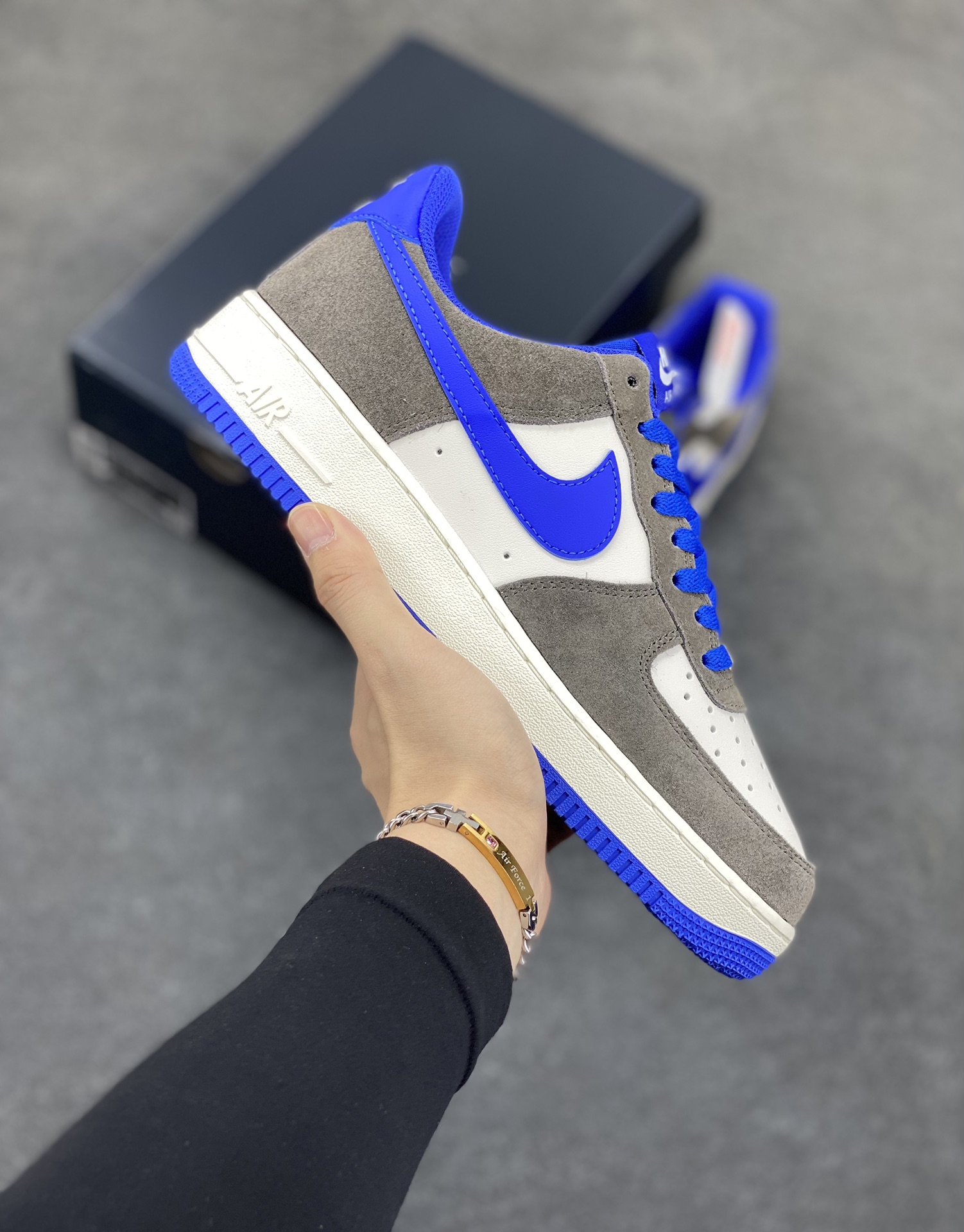 Nike Air Force 1 Low 灰白蓝 原楦头原纸板 打造纯正空军版型 专注外贸渠道 全掌内置蜂窝气垫 原盒配件 原厂中底钢印、拉帮完美 货号：FQ8714-200 尺码：36 36.5 37.5 38 38.5 39 40 40.5 41 42 42.5 43 44 44.5 45-选品中心