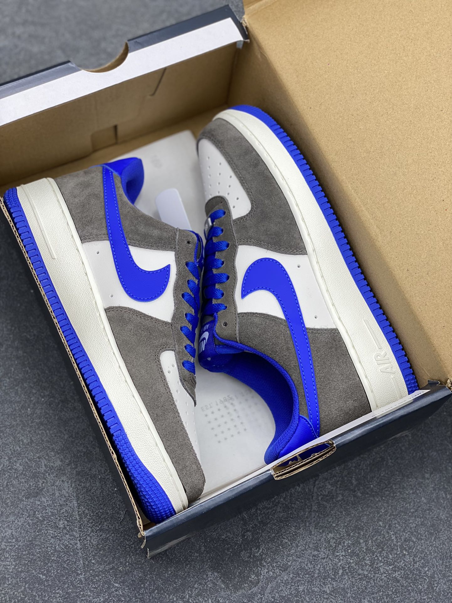 图片[9]-Nike Air Force 1 Low 灰白蓝 原楦头原纸板 打造纯正空军版型 专注外贸渠道 全掌内置蜂窝气垫 原盒配件 原厂中底钢印、拉帮完美 货号：FQ8714-200 尺码：36 36.5 37.5 38 38.5 39 40 40.5 41 42 42.5 43 44 44.5 45-选品中心