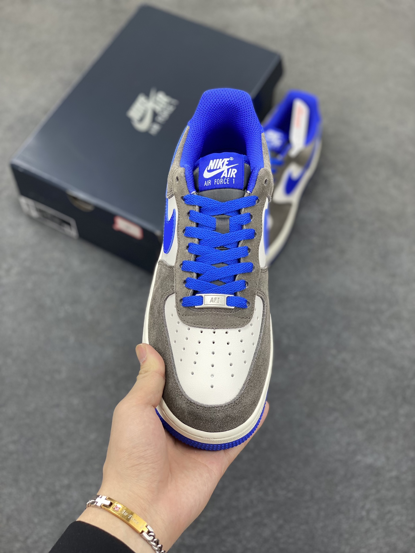 图片[2]-Nike Air Force 1 Low 灰白蓝 原楦头原纸板 打造纯正空军版型 专注外贸渠道 全掌内置蜂窝气垫 原盒配件 原厂中底钢印、拉帮完美 货号：FQ8714-200 尺码：36 36.5 37.5 38 38.5 39 40 40.5 41 42 42.5 43 44 44.5 45-选品中心