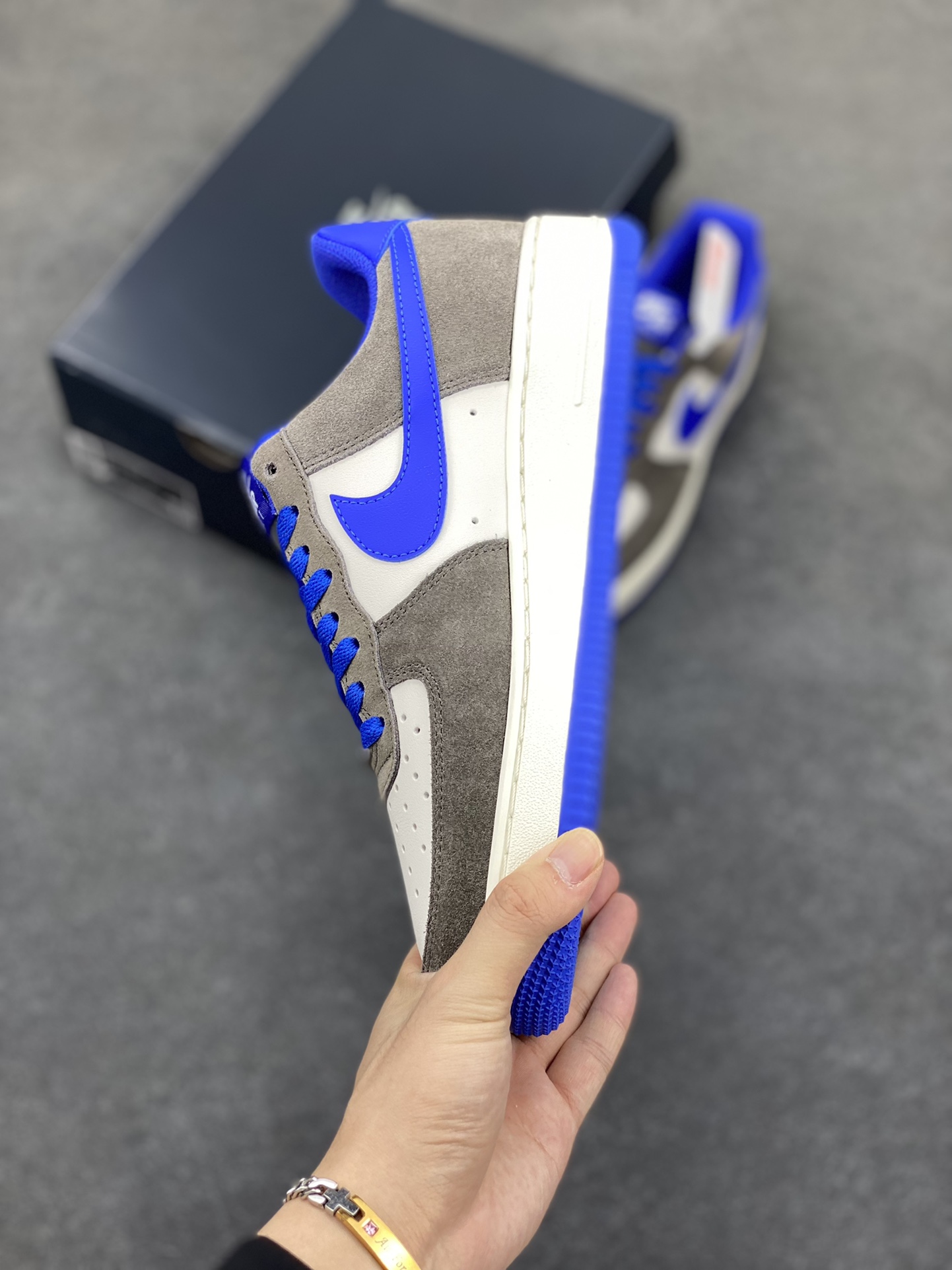 图片[3]-Nike Air Force 1 Low 灰白蓝 原楦头原纸板 打造纯正空军版型 专注外贸渠道 全掌内置蜂窝气垫 原盒配件 原厂中底钢印、拉帮完美 货号：FQ8714-200 尺码：36 36.5 37.5 38 38.5 39 40 40.5 41 42 42.5 43 44 44.5 45-选品中心