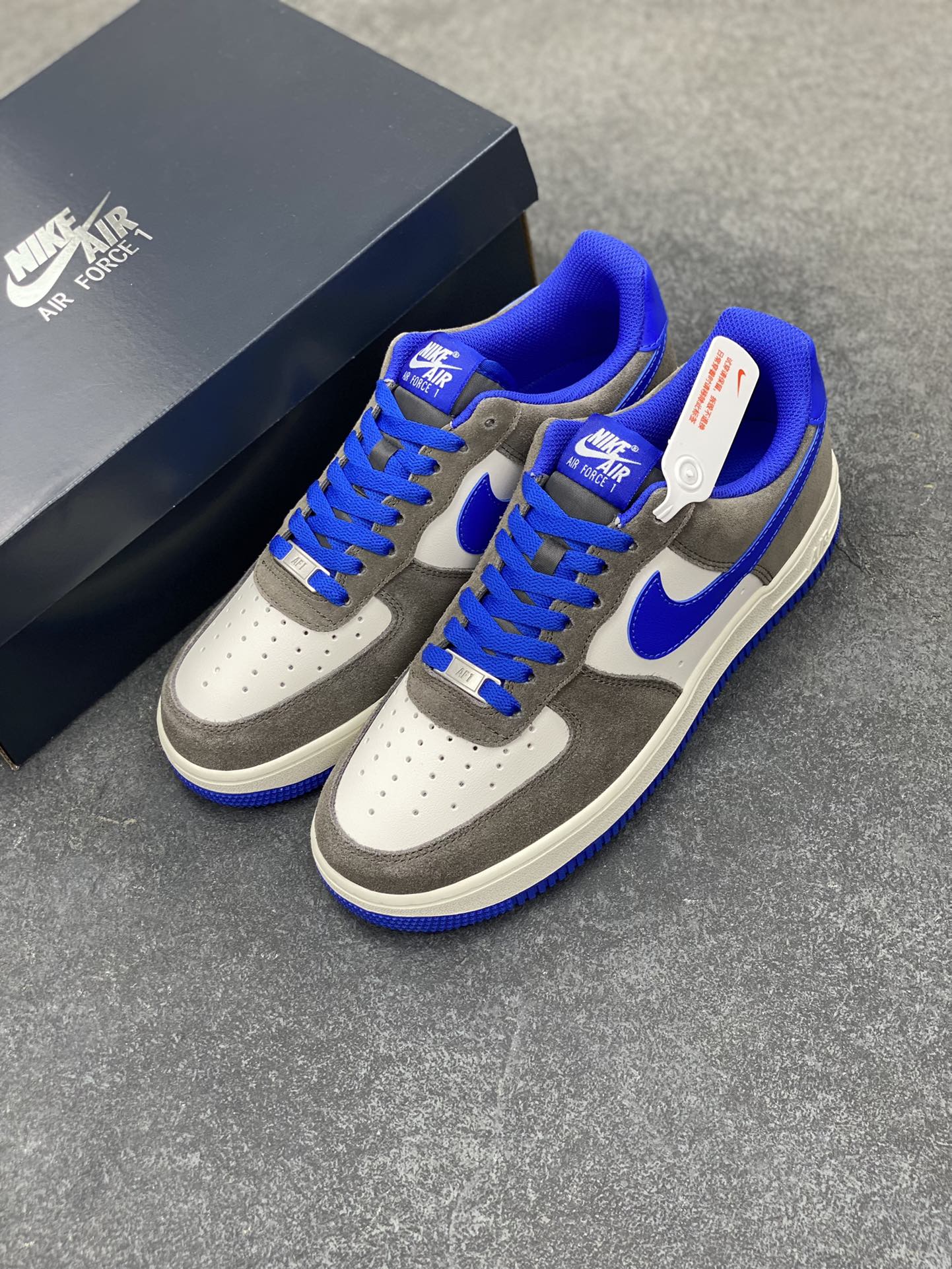 图片[8]-Nike Air Force 1 Low 灰白蓝 原楦头原纸板 打造纯正空军版型 专注外贸渠道 全掌内置蜂窝气垫 原盒配件 原厂中底钢印、拉帮完美 货号：FQ8714-200 尺码：36 36.5 37.5 38 38.5 39 40 40.5 41 42 42.5 43 44 44.5 45-选品中心
