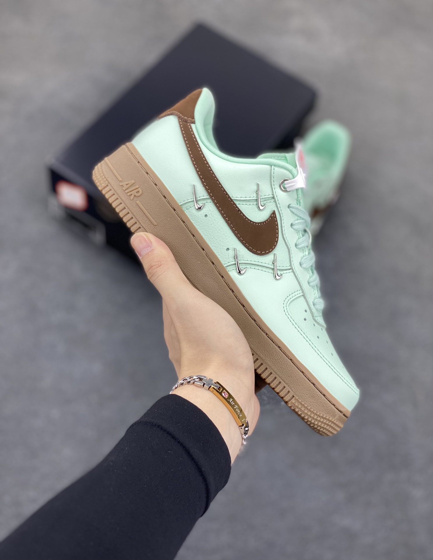 Nike Air Force 1 Low 07 蒂芙尼绿四铁钩 空军一号低帮运动休闲板鞋 原楦头原纸板 打造纯正低帮空军版型 专注外贸渠道 全掌内置蜂窝气垫 原盒配件 原厂中底钢印、拉帮完美 货号：IB8894-329 尺码：35.5 36 36.5 37.5 38 38.5 39 40 40.5 41 42-选品中心