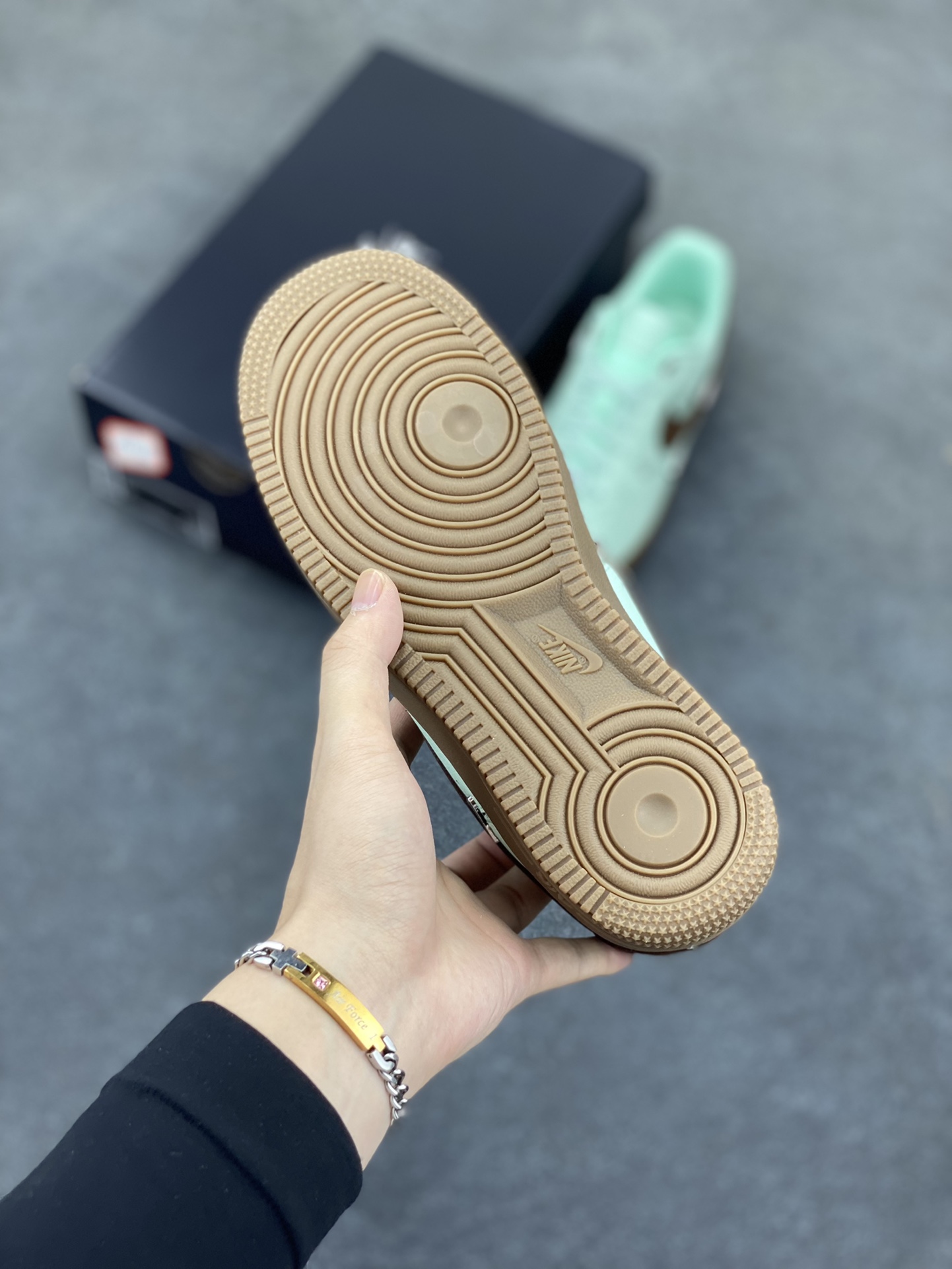 图片[5]-Nike Air Force 1 Low 07 蒂芙尼绿四铁钩 空军一号低帮运动休闲板鞋 原楦头原纸板 打造纯正低帮空军版型 专注外贸渠道 全掌内置蜂窝气垫 原盒配件 原厂中底钢印、拉帮完美 货号：IB8894-329 尺码：35.5 36 36.5 37.5 38 38.5 39 40 40.5 41 42-选品中心