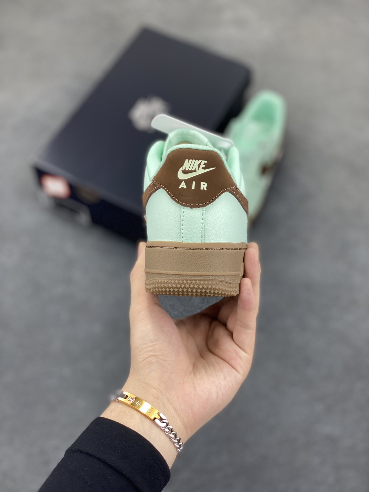 图片[4]-Nike Air Force 1 Low 07 蒂芙尼绿四铁钩 空军一号低帮运动休闲板鞋 原楦头原纸板 打造纯正低帮空军版型 专注外贸渠道 全掌内置蜂窝气垫 原盒配件 原厂中底钢印、拉帮完美 货号：IB8894-329 尺码：35.5 36 36.5 37.5 38 38.5 39 40 40.5 41 42-选品中心