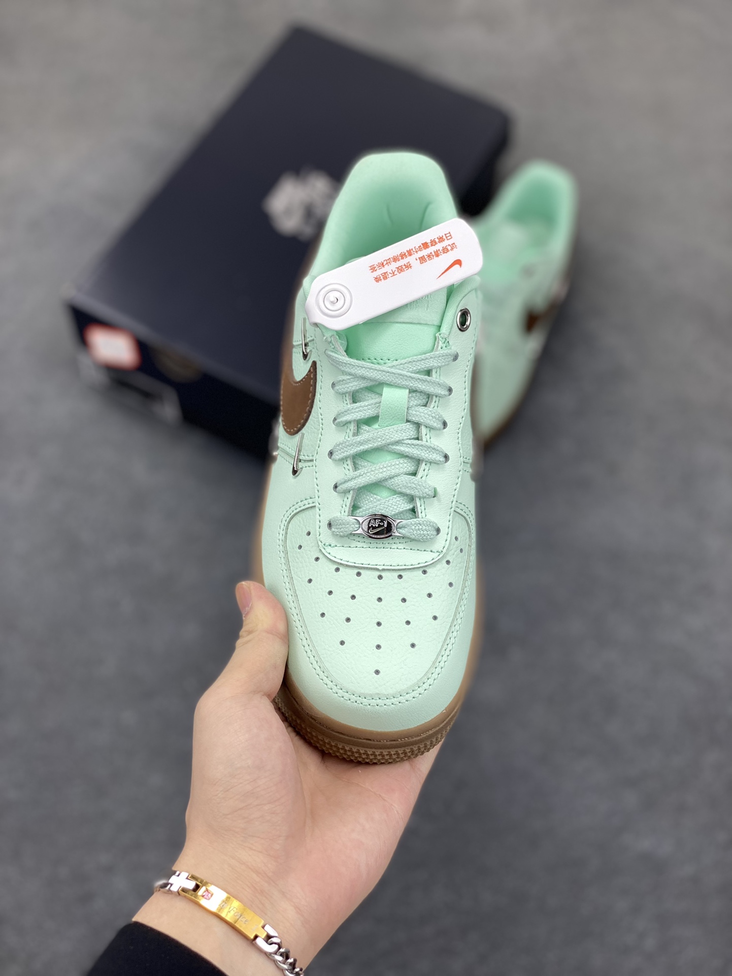 图片[2]-Nike Air Force 1 Low 07 蒂芙尼绿四铁钩 空军一号低帮运动休闲板鞋 原楦头原纸板 打造纯正低帮空军版型 专注外贸渠道 全掌内置蜂窝气垫 原盒配件 原厂中底钢印、拉帮完美 货号：IB8894-329 尺码：35.5 36 36.5 37.5 38 38.5 39 40 40.5 41 42-选品中心