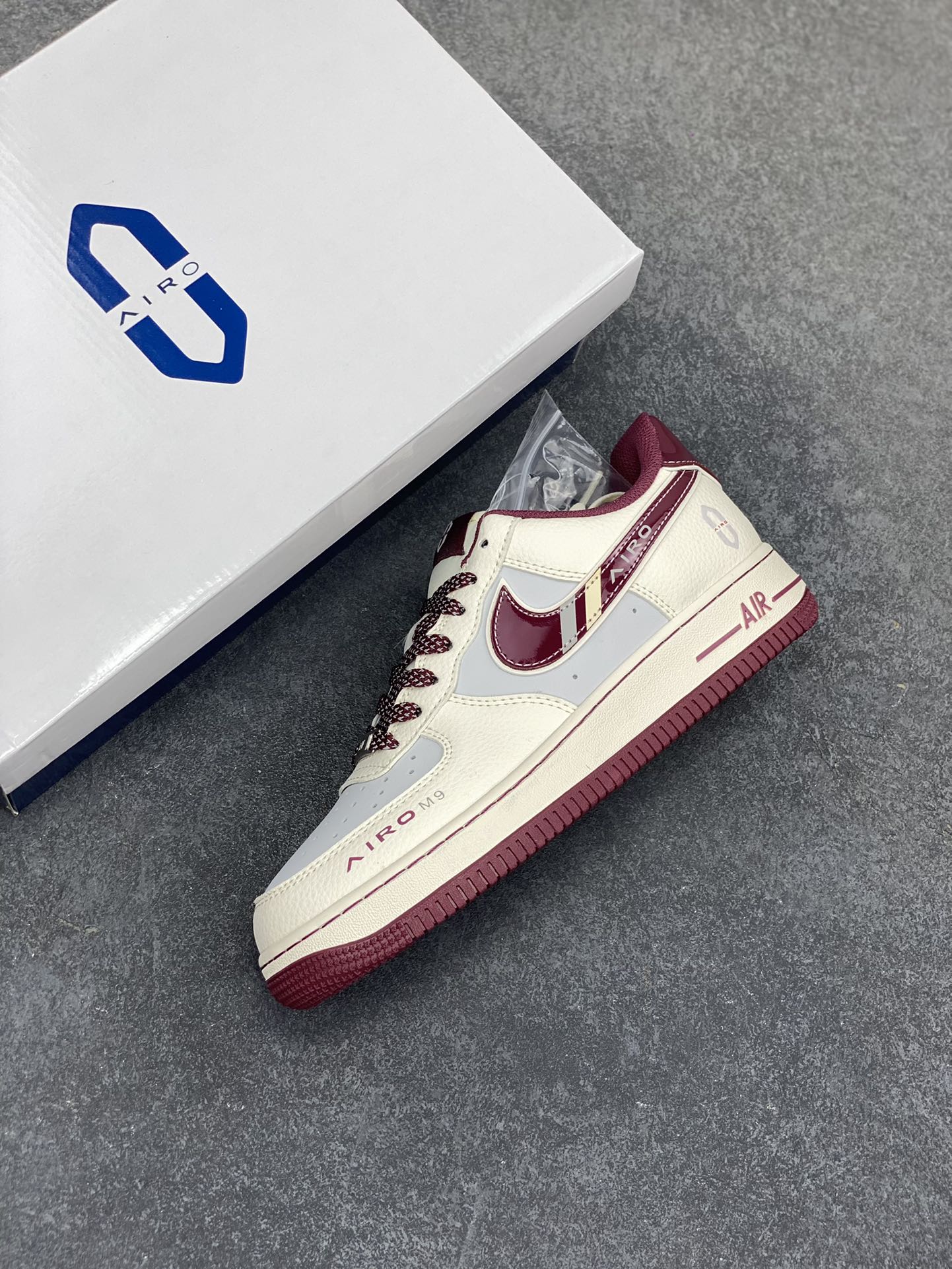 图片[7]-NIke Air Force 1 \’07 Low “问界联名——红M9”空军一号 低帮 运动鞋 休闲鞋 折边针车 工艺难度大 原楦头原纸板 原装鞋盒 定制五金配件 内置全掌气垫 原厂鞋底 货号：XS1958-610 尺码：36 36.5 37.5 38 38.5 39 40 40.5 41 42 42.5 43 44 44.5 45-选品中心