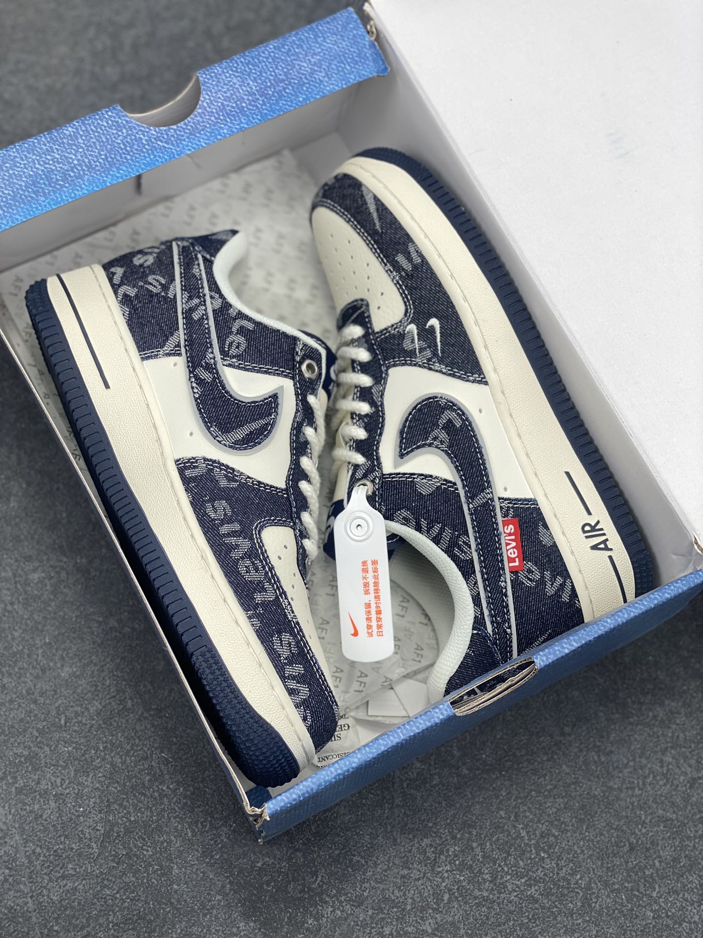 图片[9]-福利特价 NIke Air Force 1 \’07 Low “李维斯联名——深蓝牛仔”空军一号 低帮 运动鞋 休闲鞋 折边针车 工艺难度大 原楦头原纸板 原装鞋盒 定制五金配件 内置全掌气垫 原厂鞋底 货号：SJ6698-002 尺码：36 36.5 37.5 38 38.5 39 40 40.5 41 42 42.5 43 44 44.5 45-选品中心