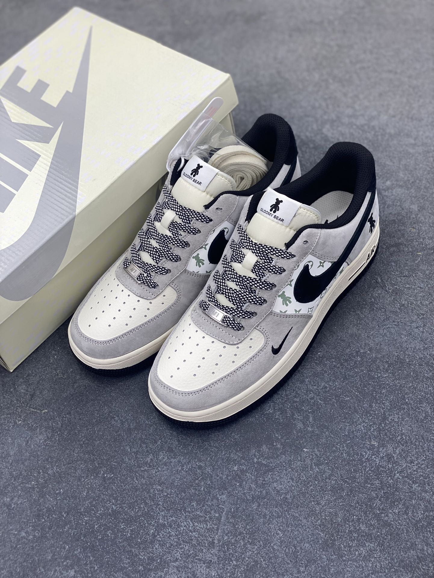 图片[8]-福利特价 NIke Air Force 1 \’07 Low “暴力熊联名–灰黑印花”空军一号 低帮 运动鞋 休闲鞋 折边针车 工艺难度大 原楦头原纸板 原装鞋盒 定制五金配件 内置全掌气垫 原厂鞋底 货号：SJ9188-002 尺码：36 36.5 37.5 38 38.5 39 40 40.5 41 42 42.5 43 44 44.5 45-选品中心