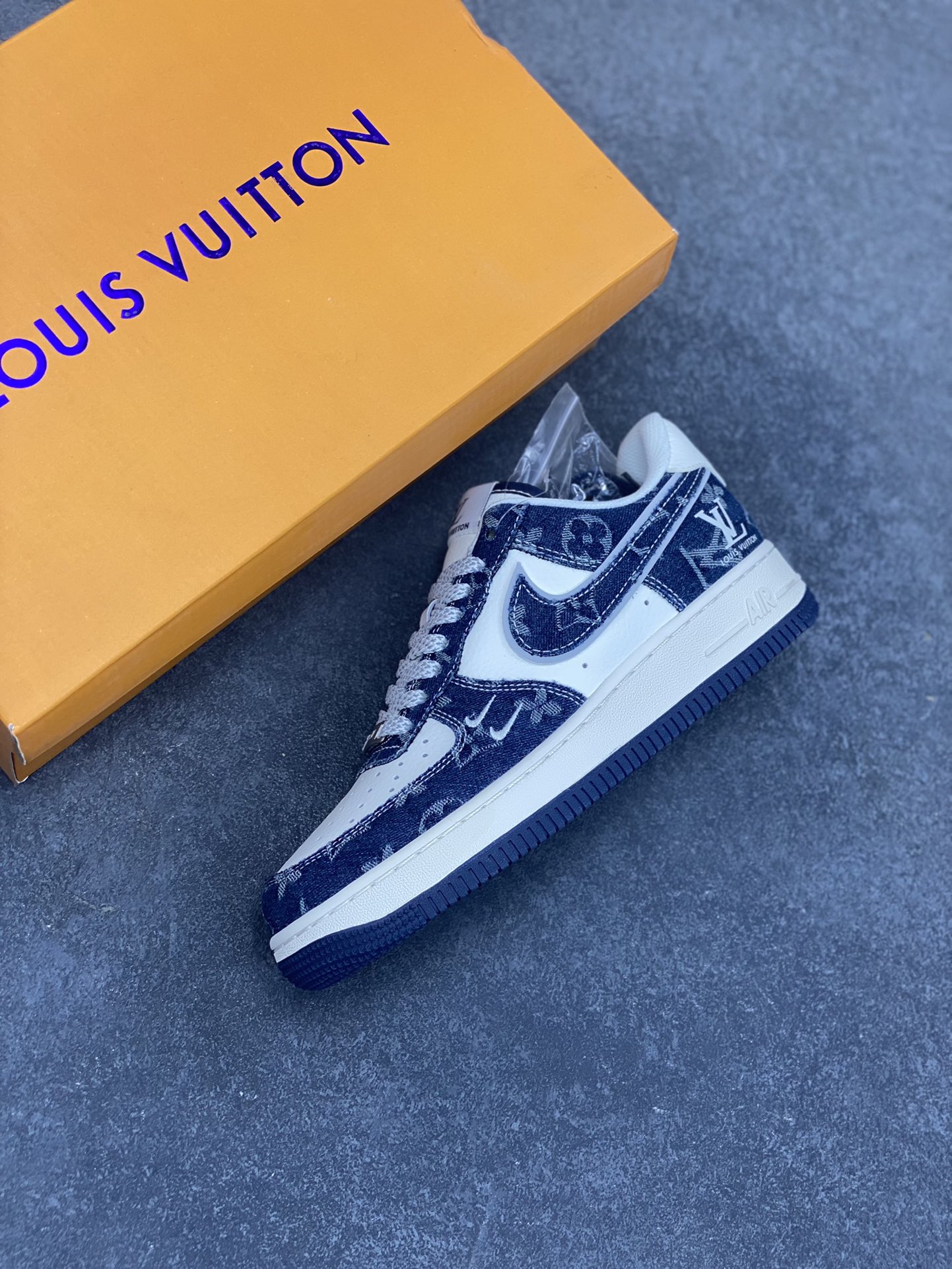 图片[7]-福利特价 NIke Air Force 1 \’07 Low “LV联名–深海蓝”空军一号 低帮 运动鞋 休闲鞋 折边针车 工艺难度大 原楦头原纸板 原装鞋盒 定制五金配件 内置全掌气垫 原厂鞋底 货号：SJ2088-003 尺码：36 36.5 37.5 38 38.5 39 40 40.5 41 42 42.5 43 44 44.5 45-选品中心