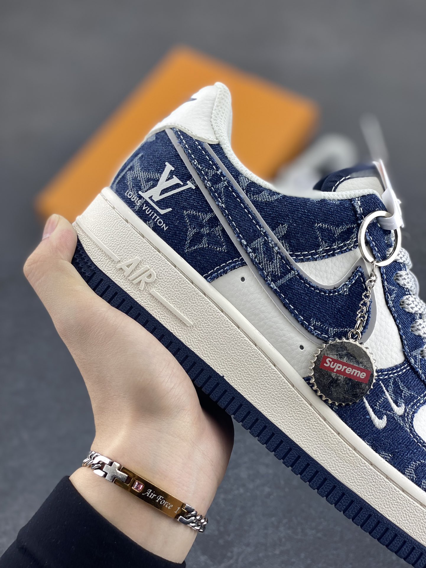 图片[6]-福利特价 NIke Air Force 1 \’07 Low “LV联名–深海蓝”空军一号 低帮 运动鞋 休闲鞋 折边针车 工艺难度大 原楦头原纸板 原装鞋盒 定制五金配件 内置全掌气垫 原厂鞋底 货号：SJ2088-003 尺码：36 36.5 37.5 38 38.5 39 40 40.5 41 42 42.5 43 44 44.5 45-选品中心