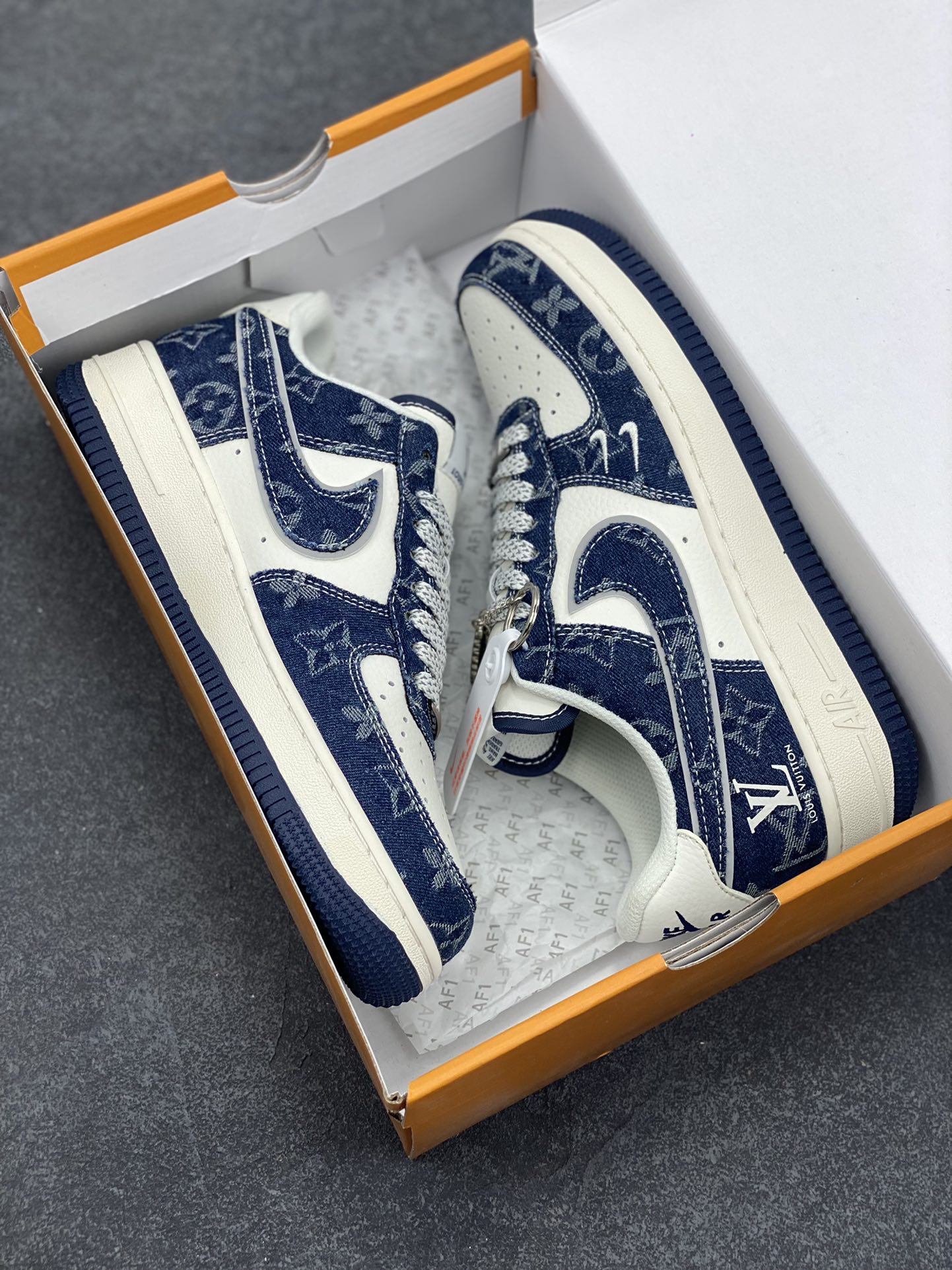 图片[9]-福利特价 NIke Air Force 1 \’07 Low “LV联名–深海蓝”空军一号 低帮 运动鞋 休闲鞋 折边针车 工艺难度大 原楦头原纸板 原装鞋盒 定制五金配件 内置全掌气垫 原厂鞋底 货号：SJ2088-003 尺码：36 36.5 37.5 38 38.5 39 40 40.5 41 42 42.5 43 44 44.5 45-选品中心