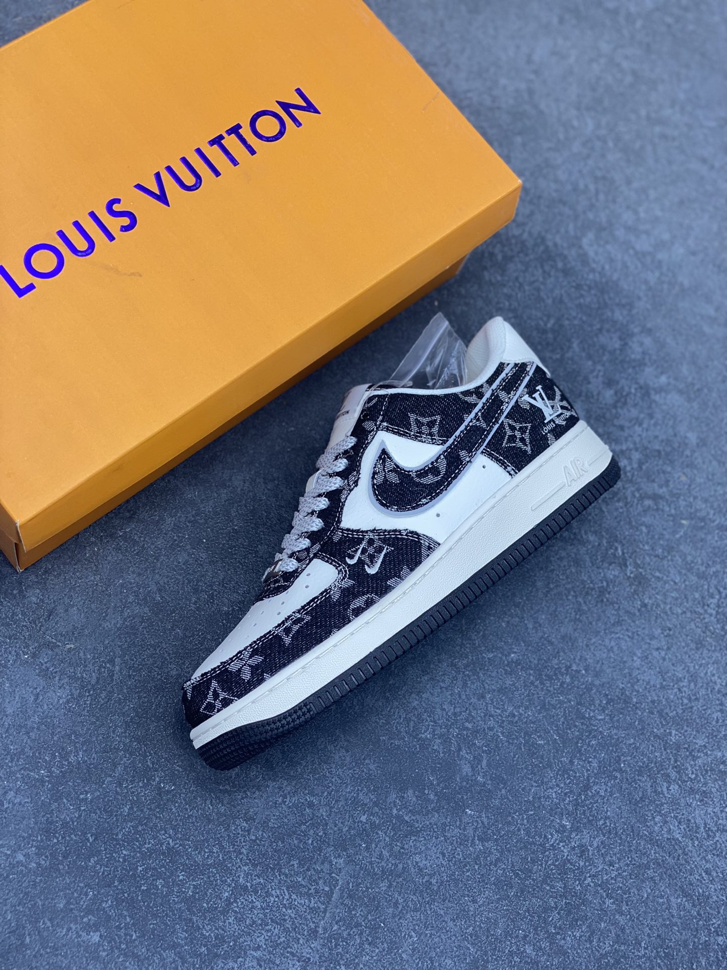 图片[7]-福利特价 NIke Air Force 1 \’07 Low “LV联名–星夜黑”空军一号 低帮 运动鞋 休闲鞋 折边针车 工艺难度大 原楦头原纸板 原装鞋盒 定制五金配件 内置全掌气垫 原厂鞋底 货号：SJ2088-002 尺码：36 36.5 37.5 38 38.5 39 40 40.5 41 42 42.5 43 44 44.5 45-选品中心