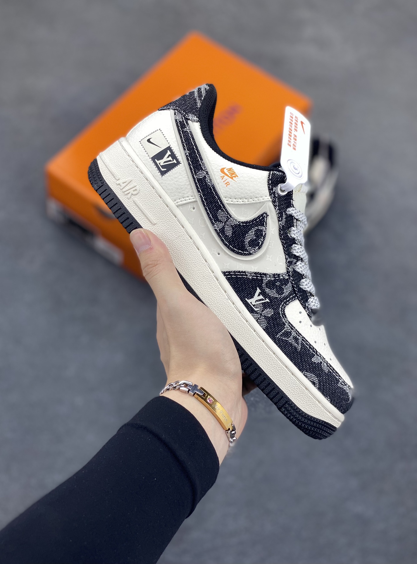 NIke Air Force 1 \'07 Low “LV联名——前掌黑牛仔”空军一号 低帮 运动鞋 休闲鞋 折边针车 工艺难度大 原楦头原纸板 原装鞋盒 定制五金配件 内置全掌气垫 原厂鞋底 货号：YX5066-353 尺码：36 36.5 37.5 38 38.5 39 40 40.5 41 42 42.5 43 44 44.5 45-选品中心