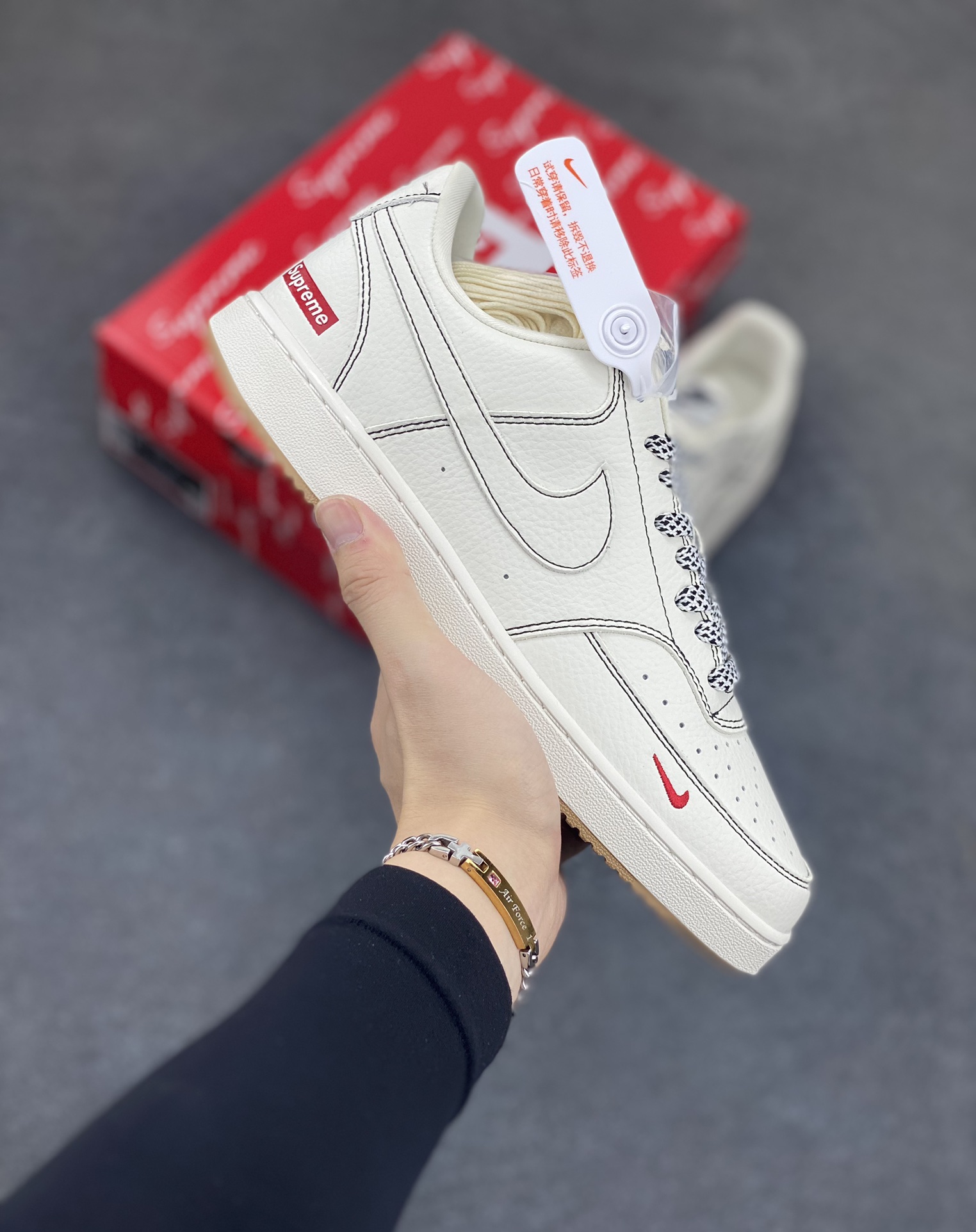 Nike Court Vision 1 LOW 低帮 板鞋 “Supreme联名——黑线生胶” 运动鞋 休闲鞋 折边针车 工艺难度大 原楦头原纸板 原装鞋盒 定制五金配件 内置全掌气垫 原厂鞋底 货号:CS5288-013 尺码:36 36.5 37.5 38 38.5 39 40 40.5 41 42 42.5 43 44 44.5 45-选品中心