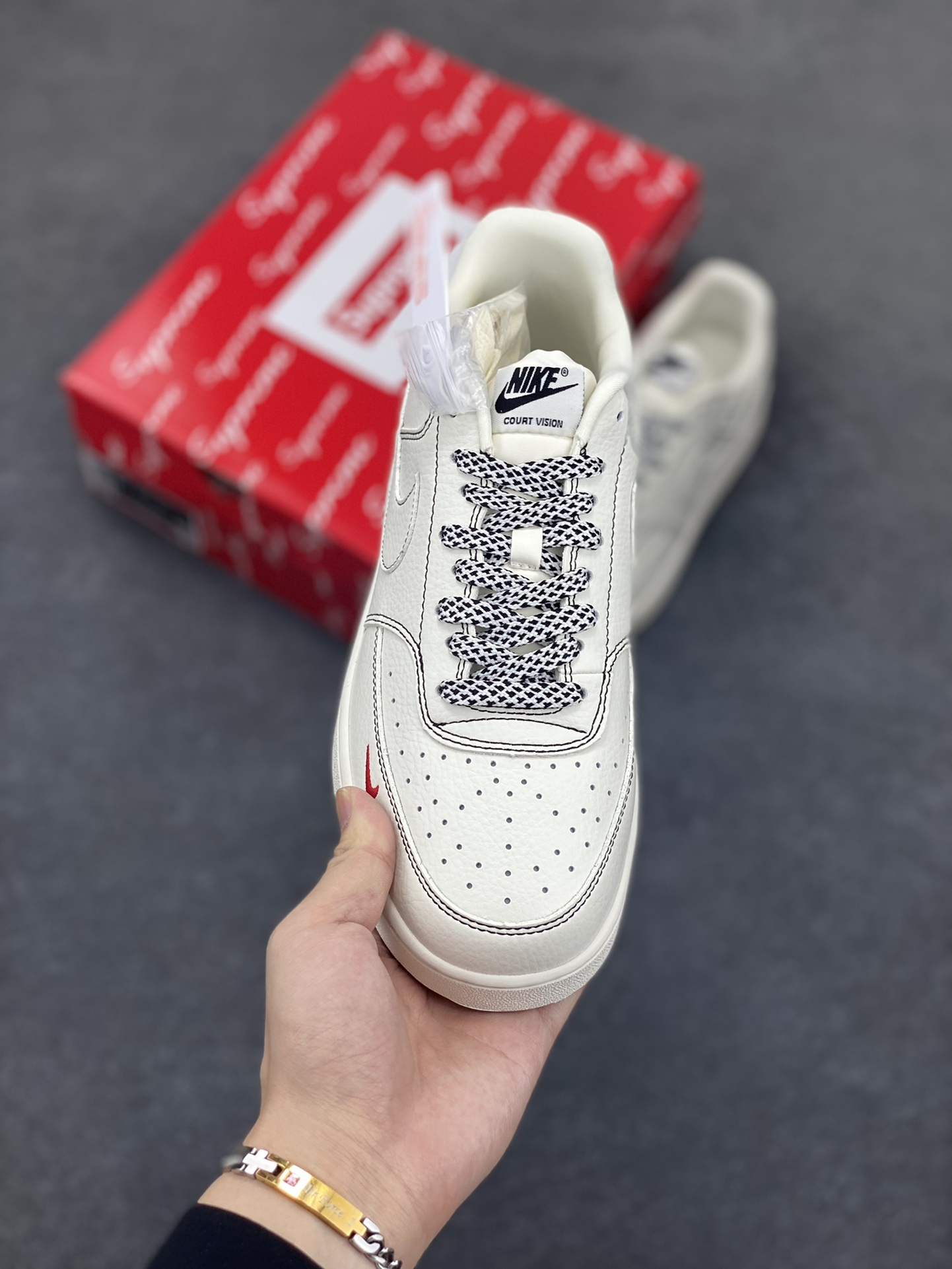 图片[2]-Nike Court Vision 1 LOW 低帮 板鞋 “Supreme联名——黑线生胶” 运动鞋 休闲鞋 折边针车 工艺难度大 原楦头原纸板 原装鞋盒 定制五金配件 内置全掌气垫 原厂鞋底 货号：CS5288-013 尺码：36 36.5 37.5 38 38.5 39 40 40.5 41 42 42.5 43 44 44.5 45-选品中心
