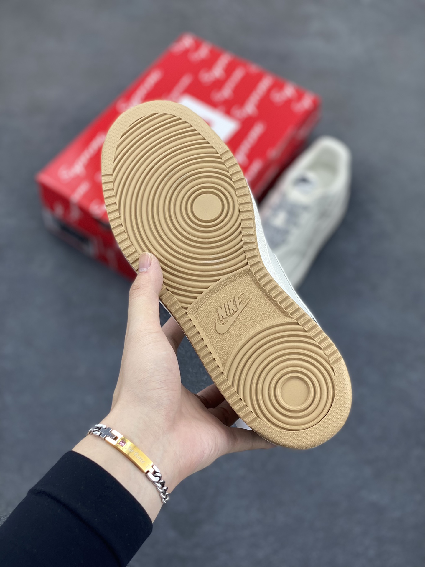 图片[5]-Nike Court Vision 1 LOW 低帮 板鞋 “Supreme联名——黑线生胶” 运动鞋 休闲鞋 折边针车 工艺难度大 原楦头原纸板 原装鞋盒 定制五金配件 内置全掌气垫 原厂鞋底 货号：CS5288-013 尺码：36 36.5 37.5 38 38.5 39 40 40.5 41 42 42.5 43 44 44.5 45-选品中心