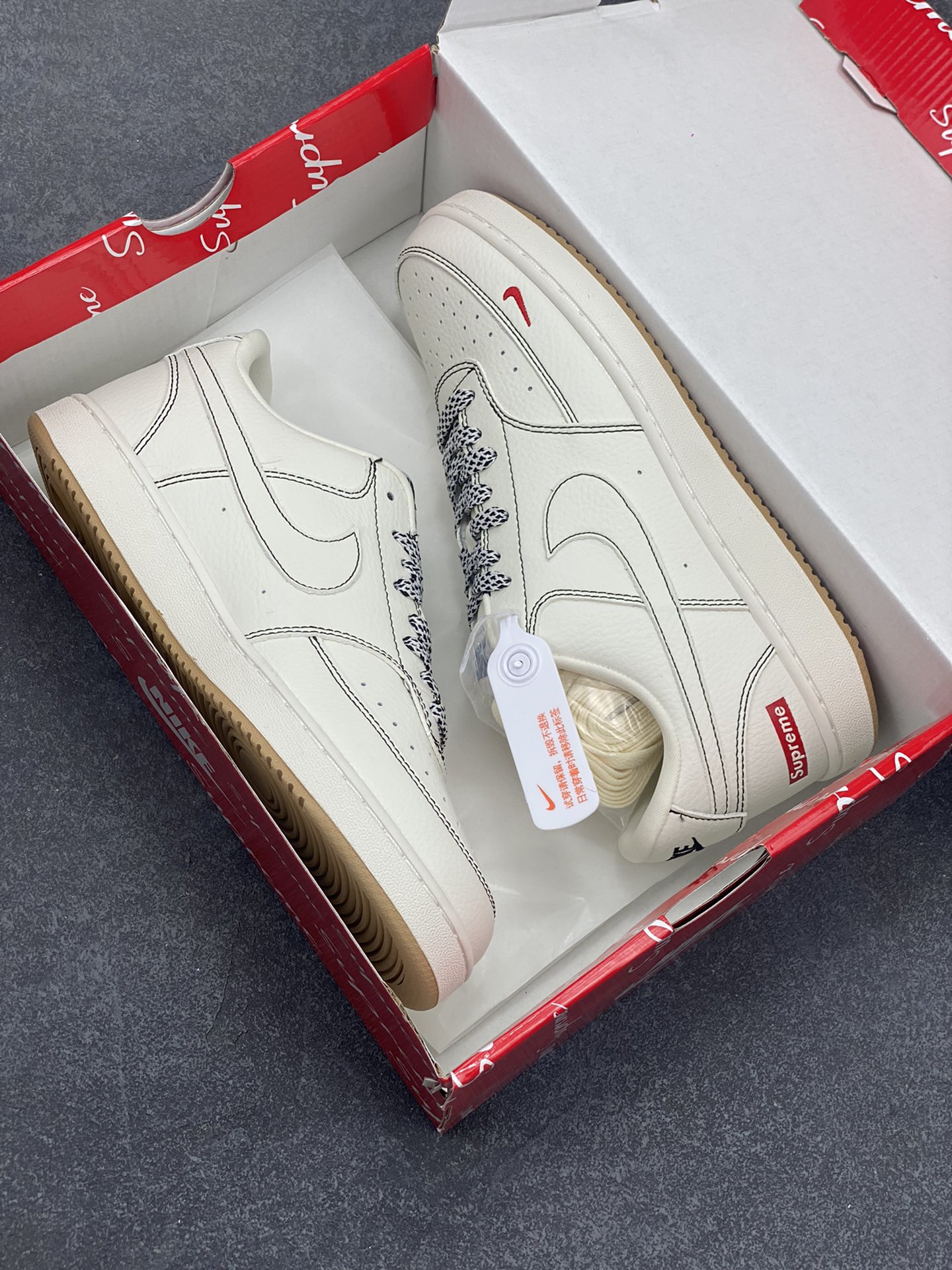 图片[9]-Nike Court Vision 1 LOW 低帮 板鞋 “Supreme联名——黑线生胶” 运动鞋 休闲鞋 折边针车 工艺难度大 原楦头原纸板 原装鞋盒 定制五金配件 内置全掌气垫 原厂鞋底 货号：CS5288-013 尺码：36 36.5 37.5 38 38.5 39 40 40.5 41 42 42.5 43 44 44.5 45-选品中心