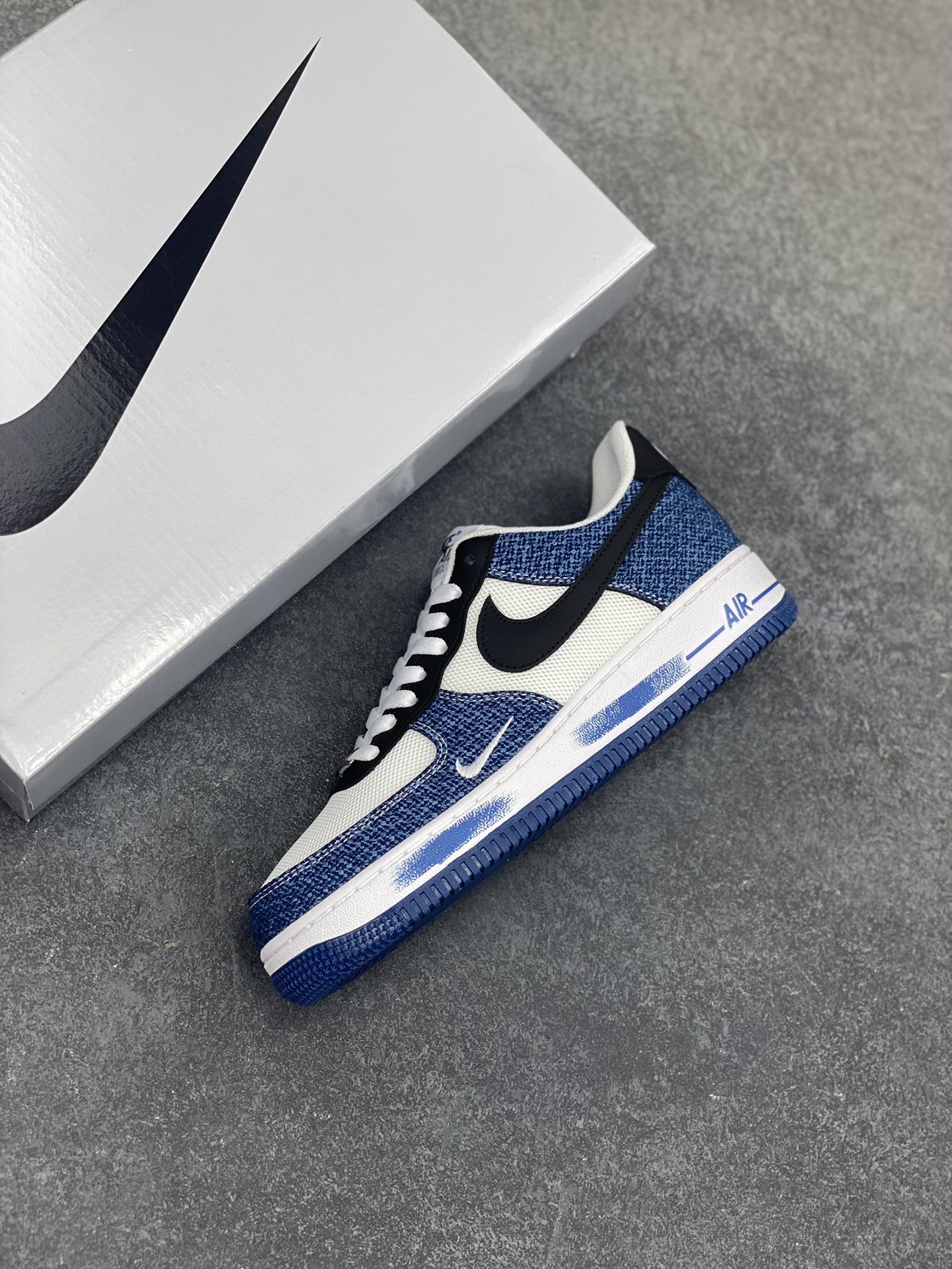 图片[7]-Nike Air Force 1 Low’07 牛仔布小勾 空军一号低帮休闲板鞋 定制皮料 原厂3D打印 定制鞋盒 原楦原纸板 纯正空军版型 内置全掌气垫 货号：ZH0316-089 尺码：36 36.5 37.5 38 38.5 39 40 40.5 41 42 42.5 43 44 44.5 45-选品中心
