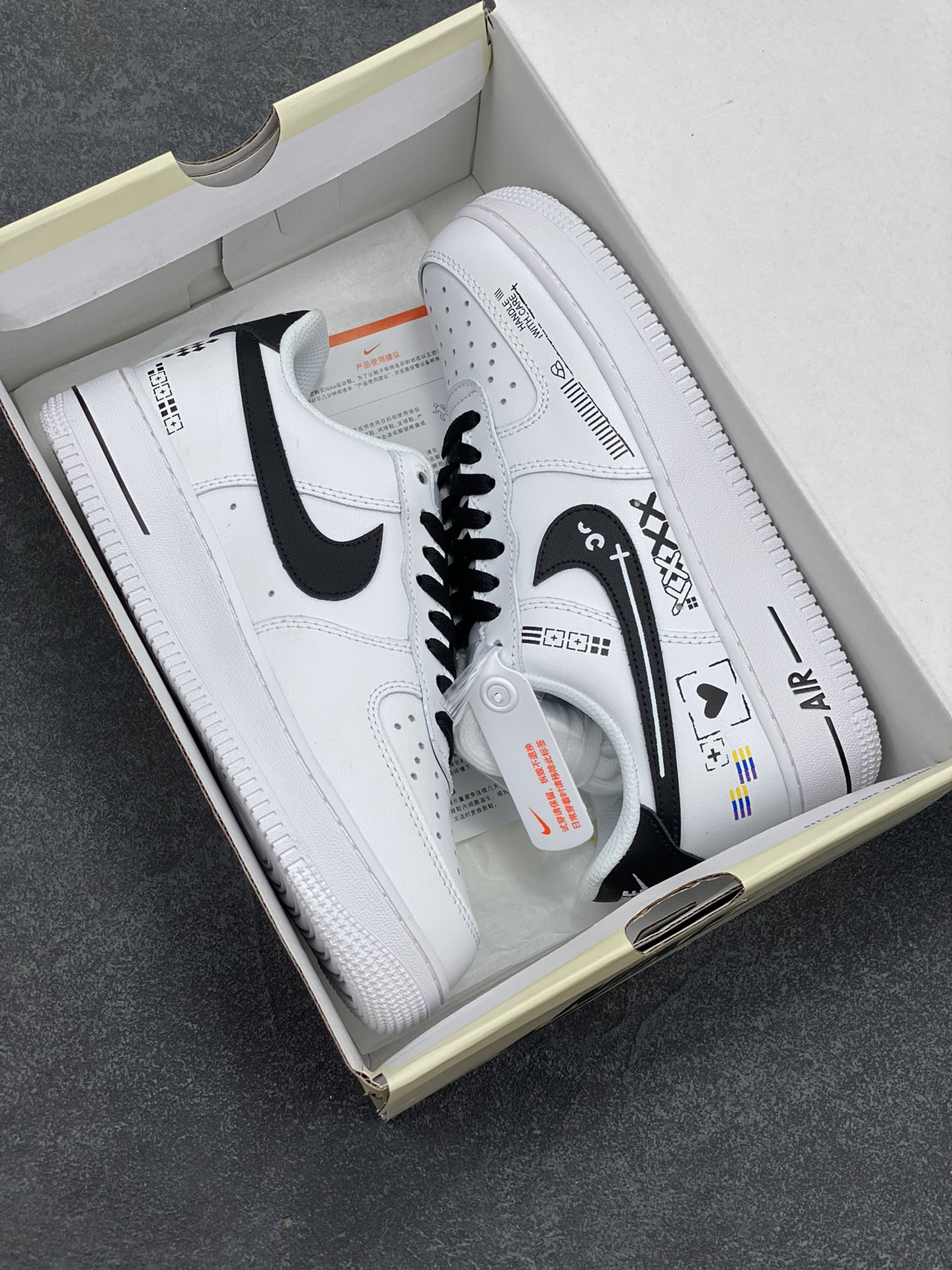 图片[9]-Nike Air Force 1 Low 印花集白黑 空军一号低帮运动休闲板鞋 原楦头原纸板 打造纯正空军版型#专注外贸渠道 全掌内置蜂窝气垫 #原盒配件 原厂中底钢印、拉帮完美 货号：CW2288-030 尺码：36 36.5 37.5 38 38.5 39 40 40.5 41 42 42.5 43 44 44.5 45-选品中心