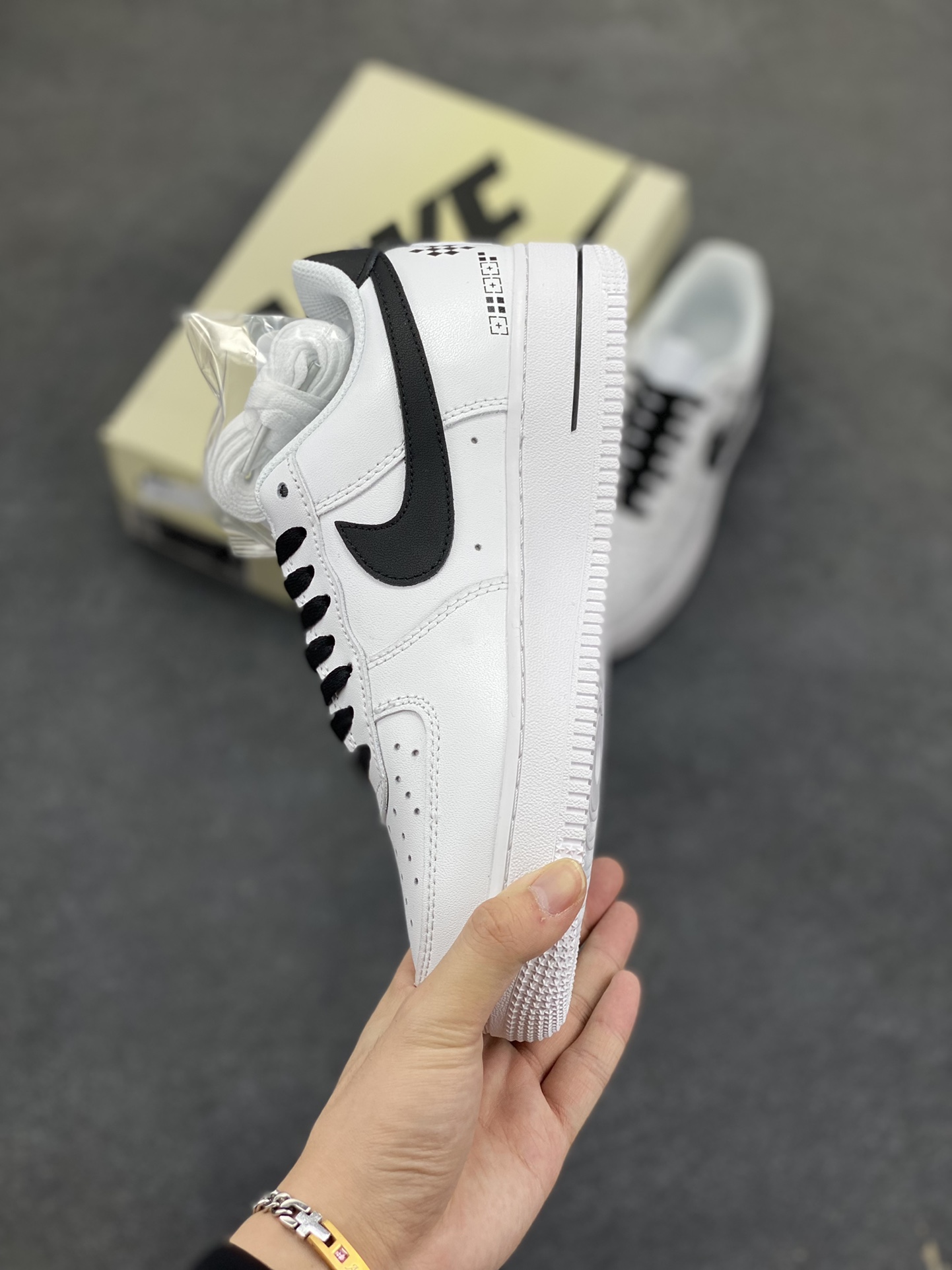 图片[3]-Nike Air Force 1 Low 印花集白黑 空军一号低帮运动休闲板鞋 原楦头原纸板 打造纯正空军版型#专注外贸渠道 全掌内置蜂窝气垫 #原盒配件 原厂中底钢印、拉帮完美 货号：CW2288-030 尺码：36 36.5 37.5 38 38.5 39 40 40.5 41 42 42.5 43 44 44.5 45-选品中心